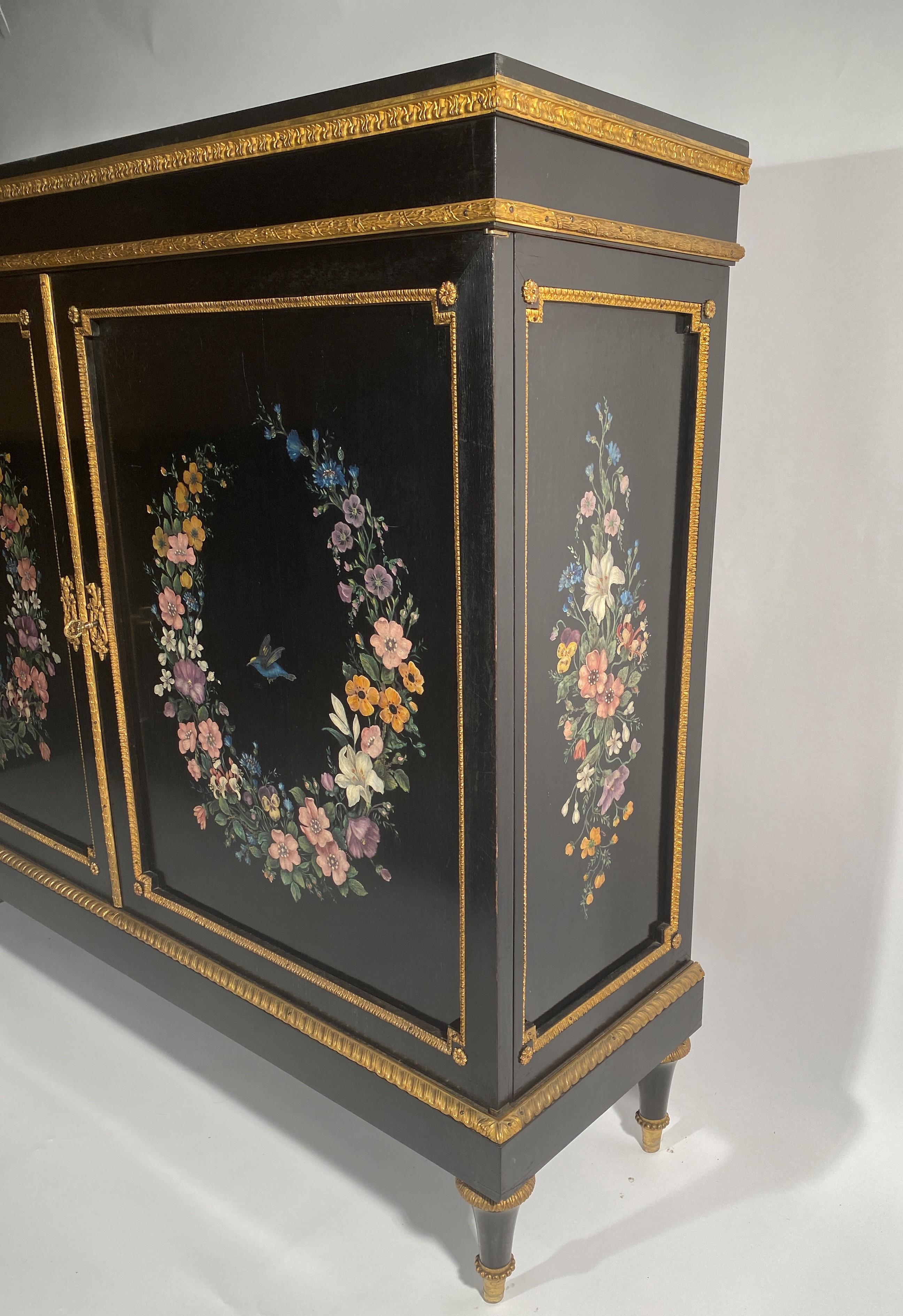 Rare lacquer buffet on a black background decorated with splendid bouquets of flowers on the sides and garlands surrounding a bird on the front. These flowers are of a very precise quality of execution and the rendering is simply magnificent.
It
