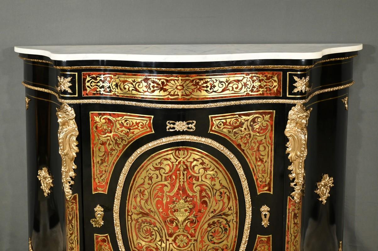 Aparador Boulle de madera de peral ennegrecida, época de Napoleón III - Mediados del siglo XIX en venta 1