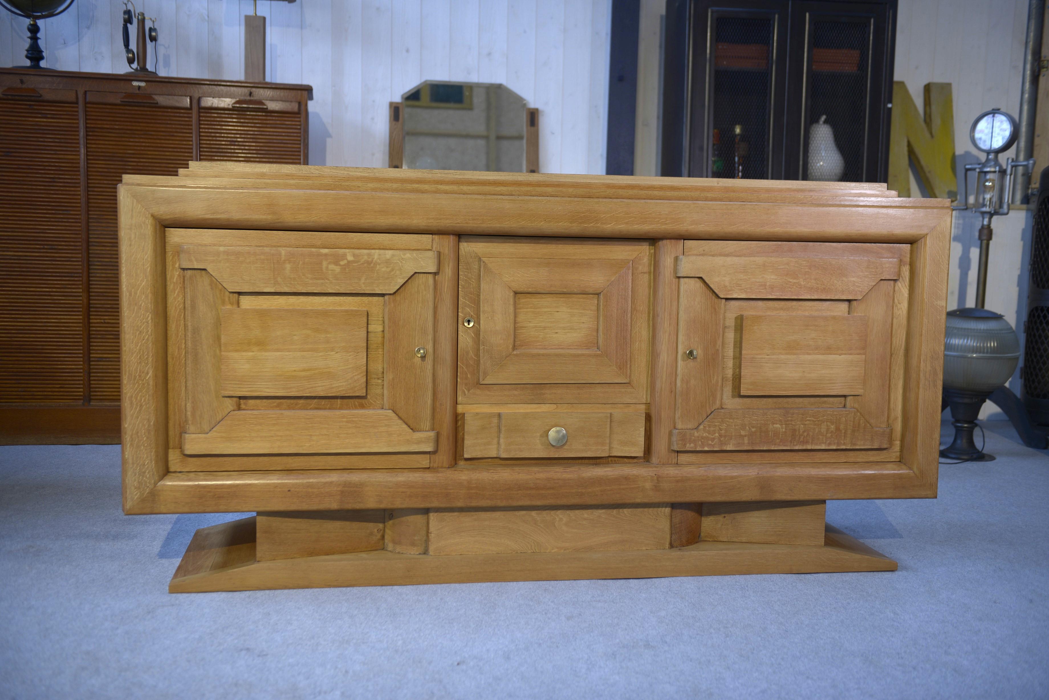 Buffet brutalista Art déco en estilo chêne Charles Dudouyt / Gaston Poisson 1930 en venta 7