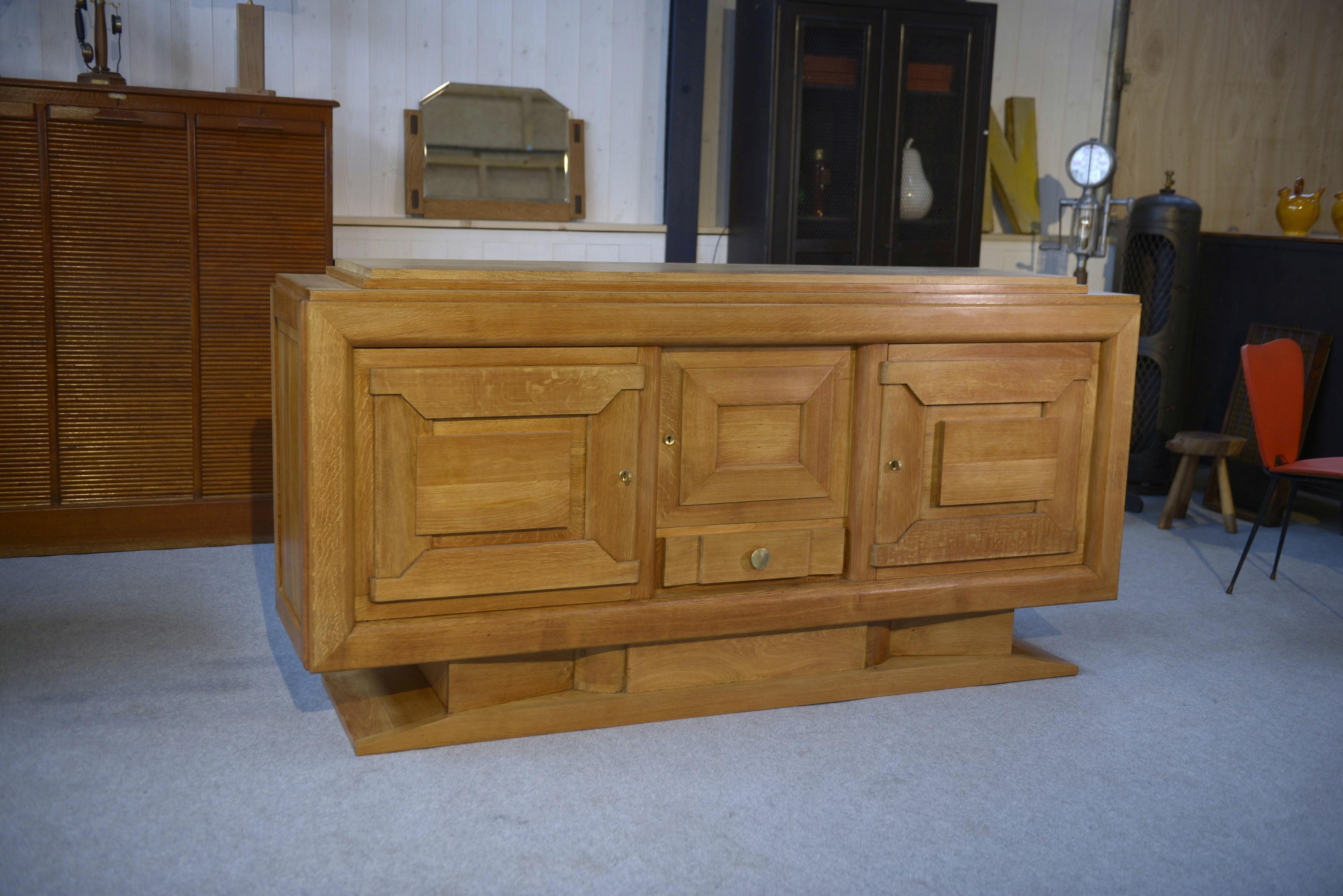 Buffet brutalista Art déco en estilo chêne Charles Dudouyt / Gaston Poisson 1930 en Bueno estado para la venta en TOURCOING, FR