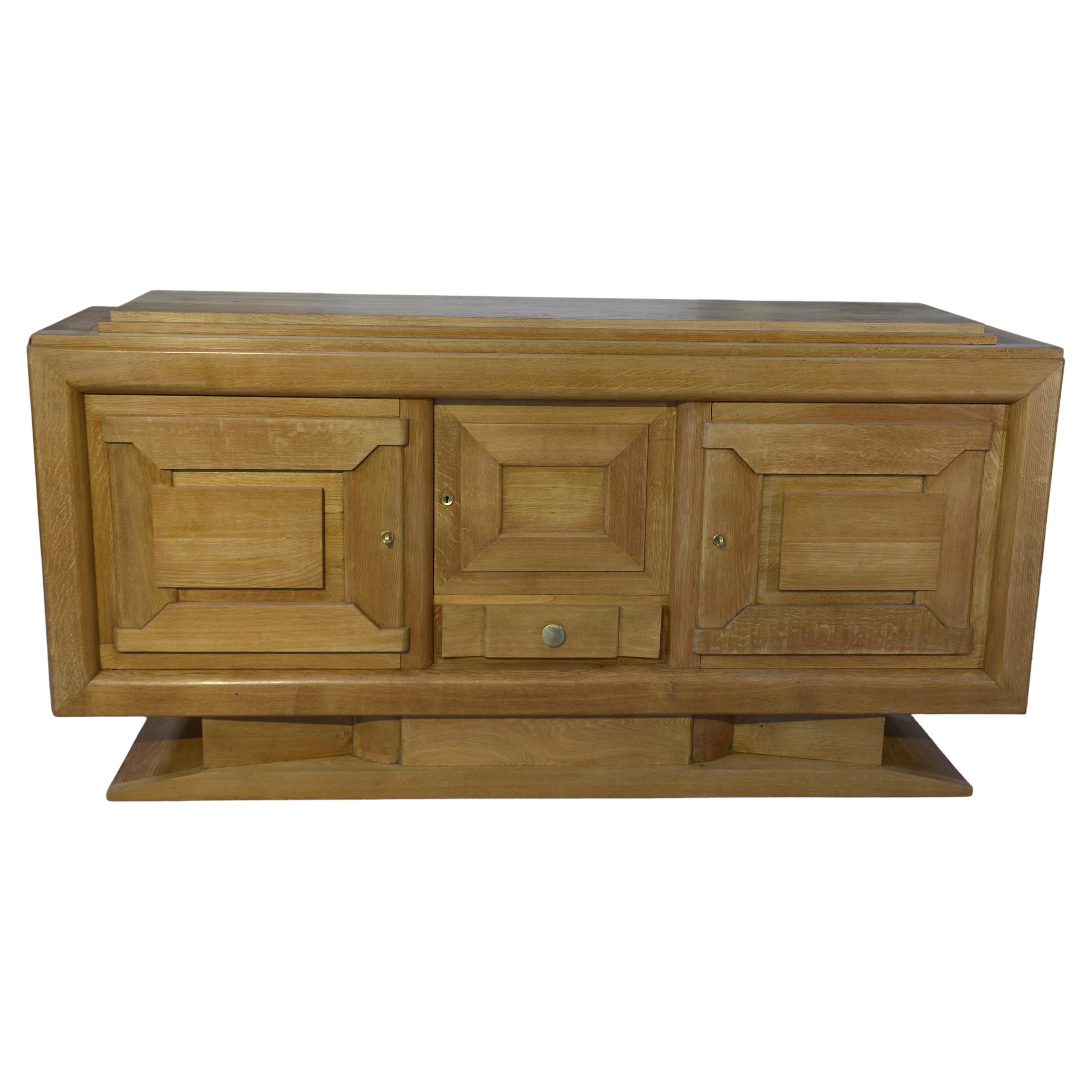 Buffet brutalista Art déco en estilo chêne Charles Dudouyt / Gaston Poisson 1930 en venta