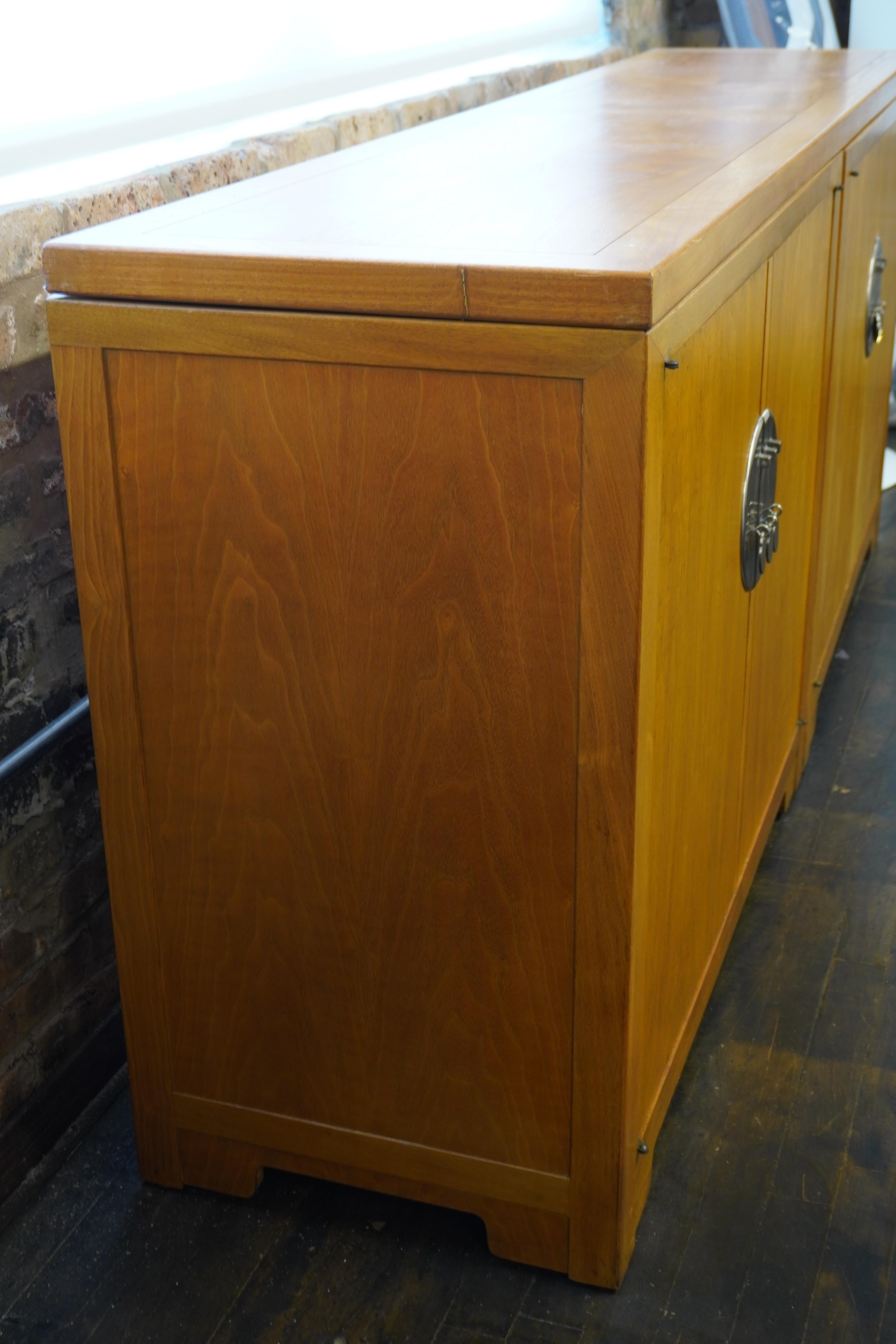 Mid-Century moderno Buffet di Micheal Taylor per Baker Furniture Company, Baker Far East Collection in vendita