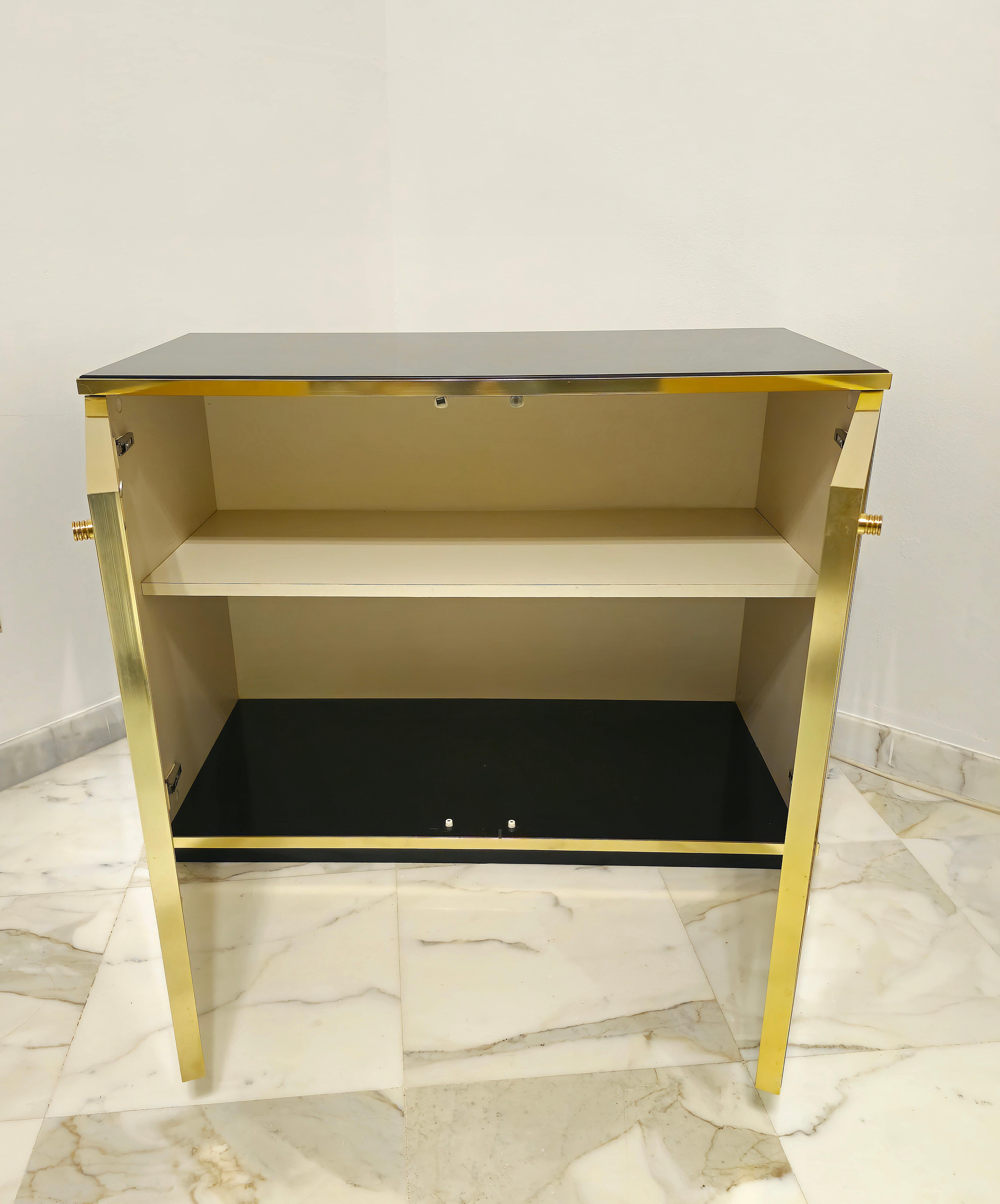 Buffet Credenza Mirrored Glass Lacquered Wood Renato Zevi Midcentury Italy 1970s In Good Condition For Sale In Palermo, IT