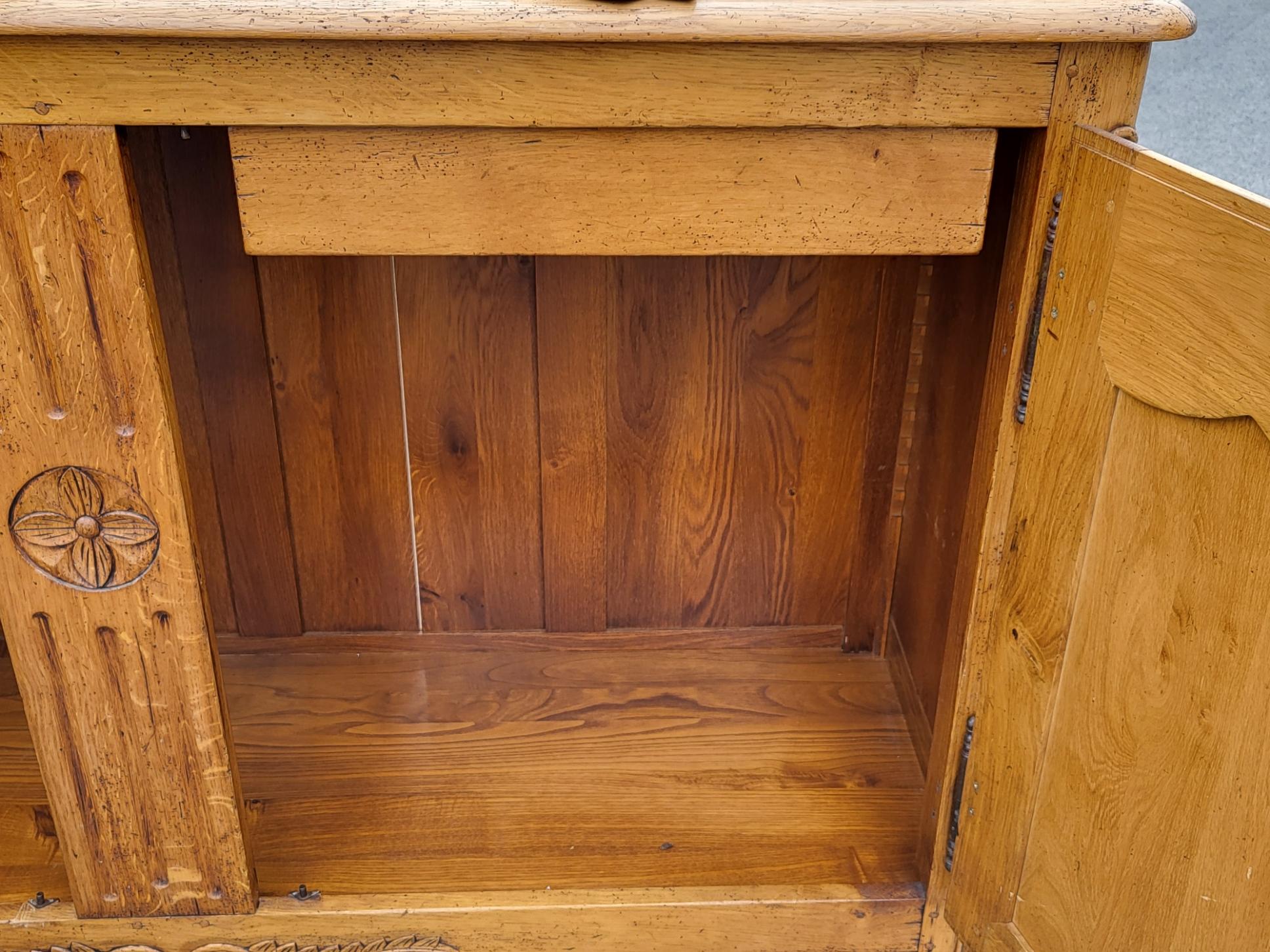 Buffet di campagna stile Luigi XVI in legno massiccio Francia in vendita 12