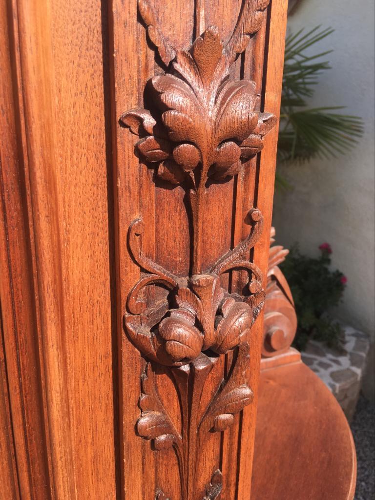 19th Century, Carved Walnut Hunting Buffet In Good Condition For Sale In Beaune, FR