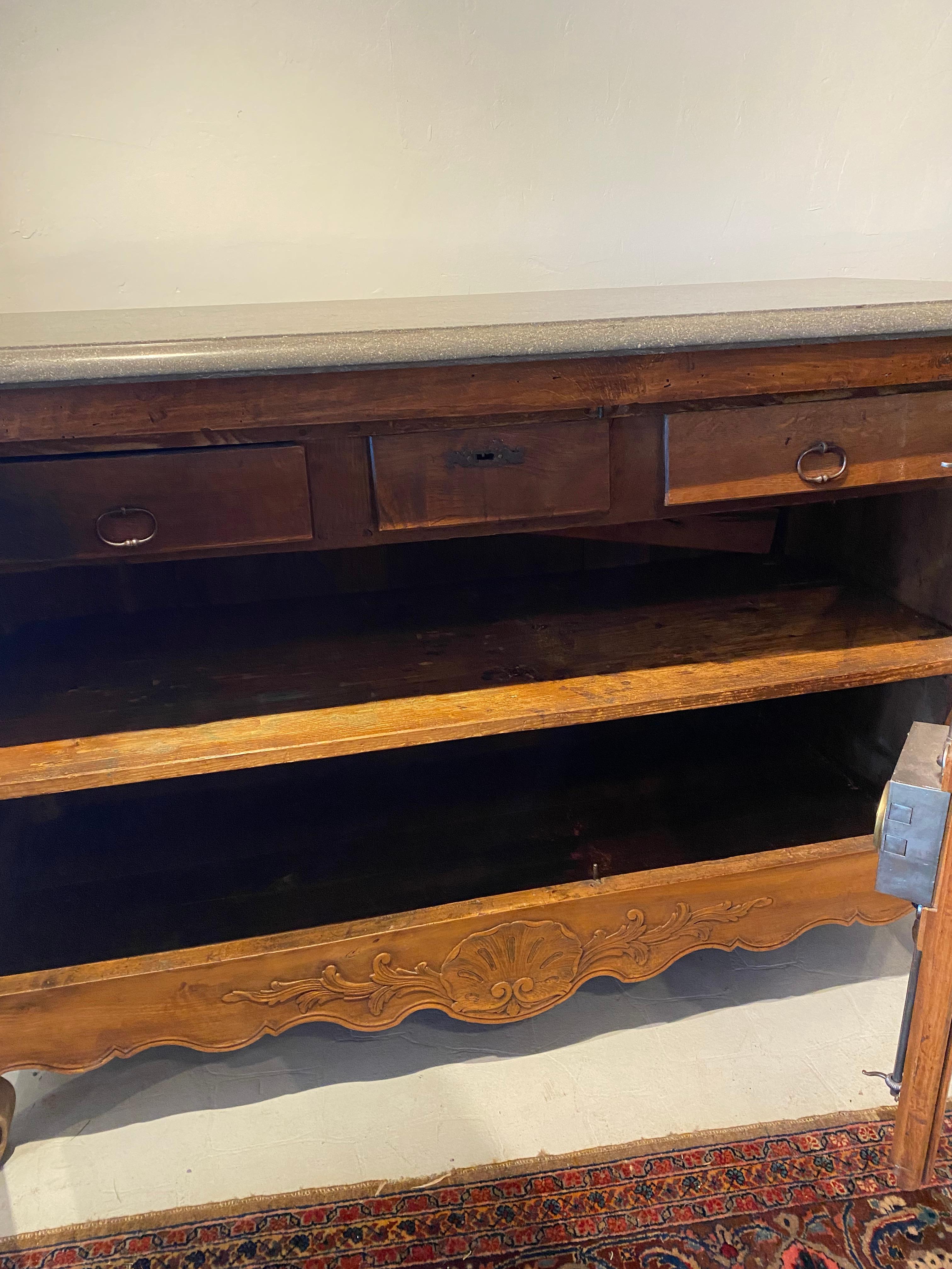 Buffet De Chasse Louis XV 19th Century In Excellent Condition For Sale In Saint Helena, CA