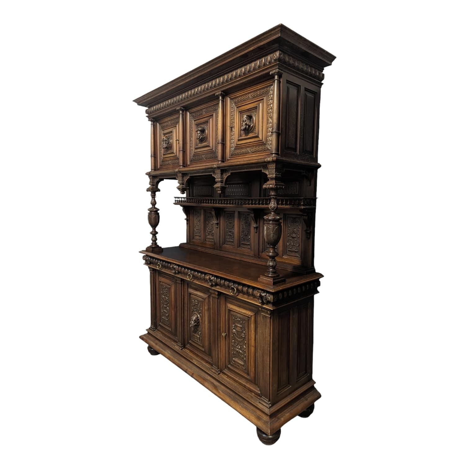 French 19th Century Renaissance  Style Walnut Buffet  For Sale 4
