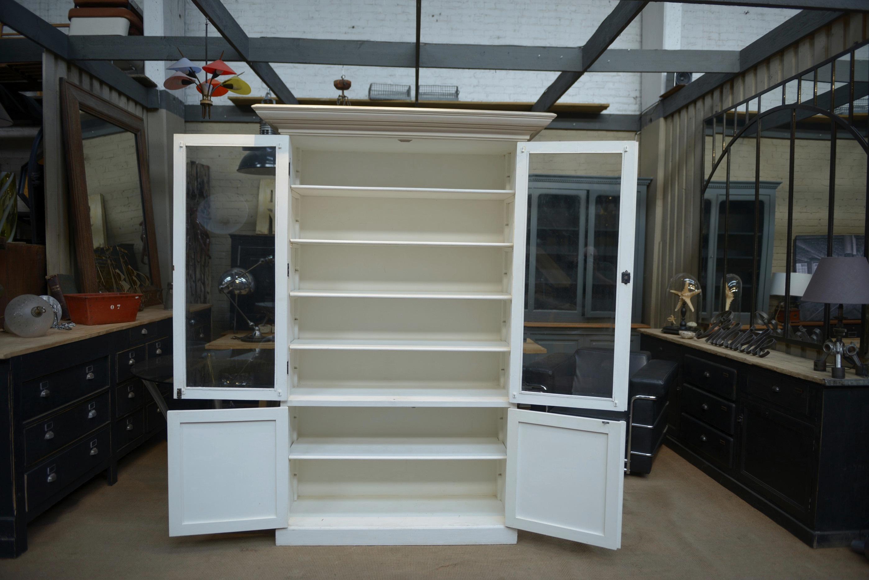 Buffet deux corps blanc 1960 en vente 7