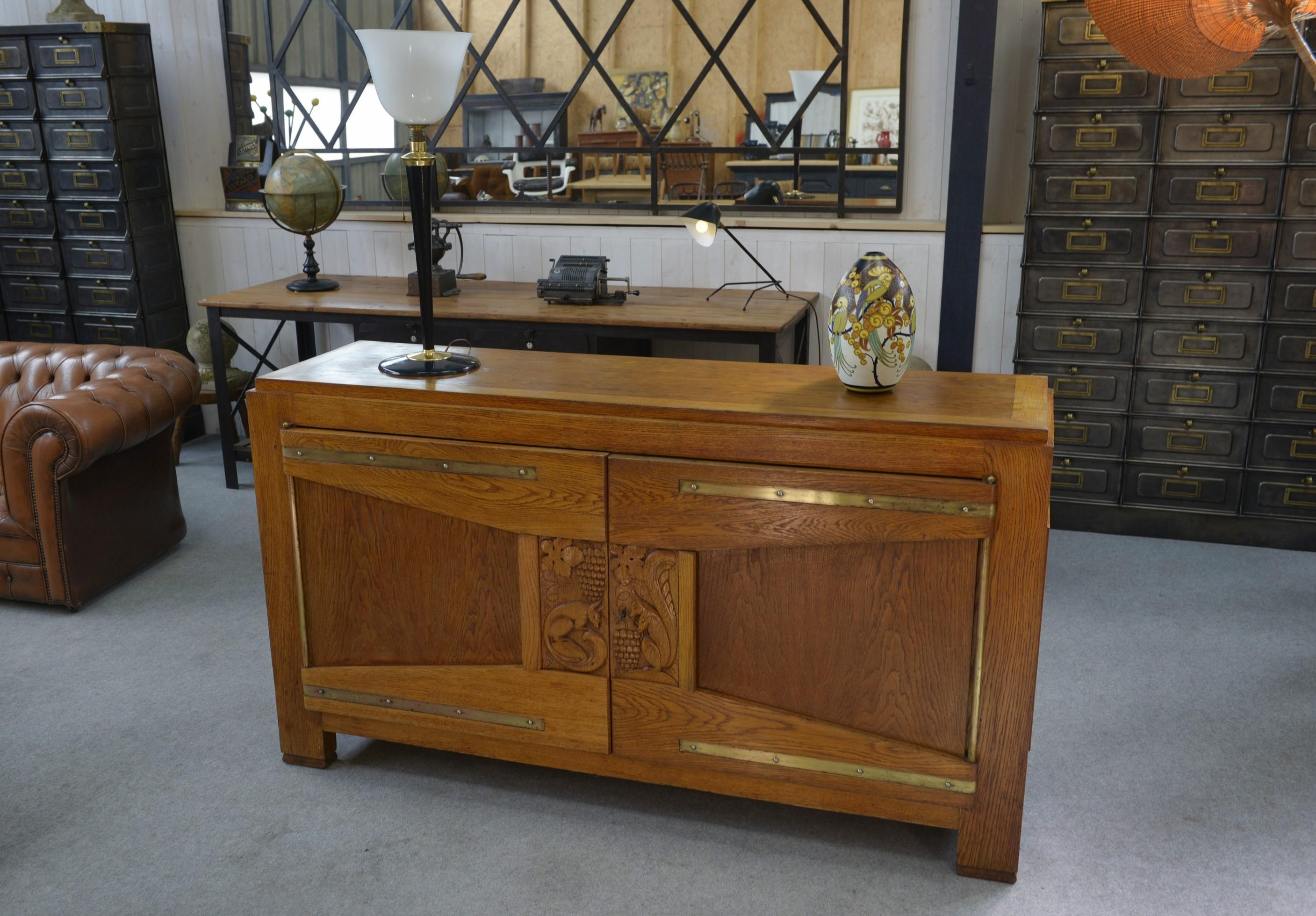 Buffet en chêne massif Art déco par Henri Bonjour 1930's In condizioni buone in vendita a TOURCOING, FR