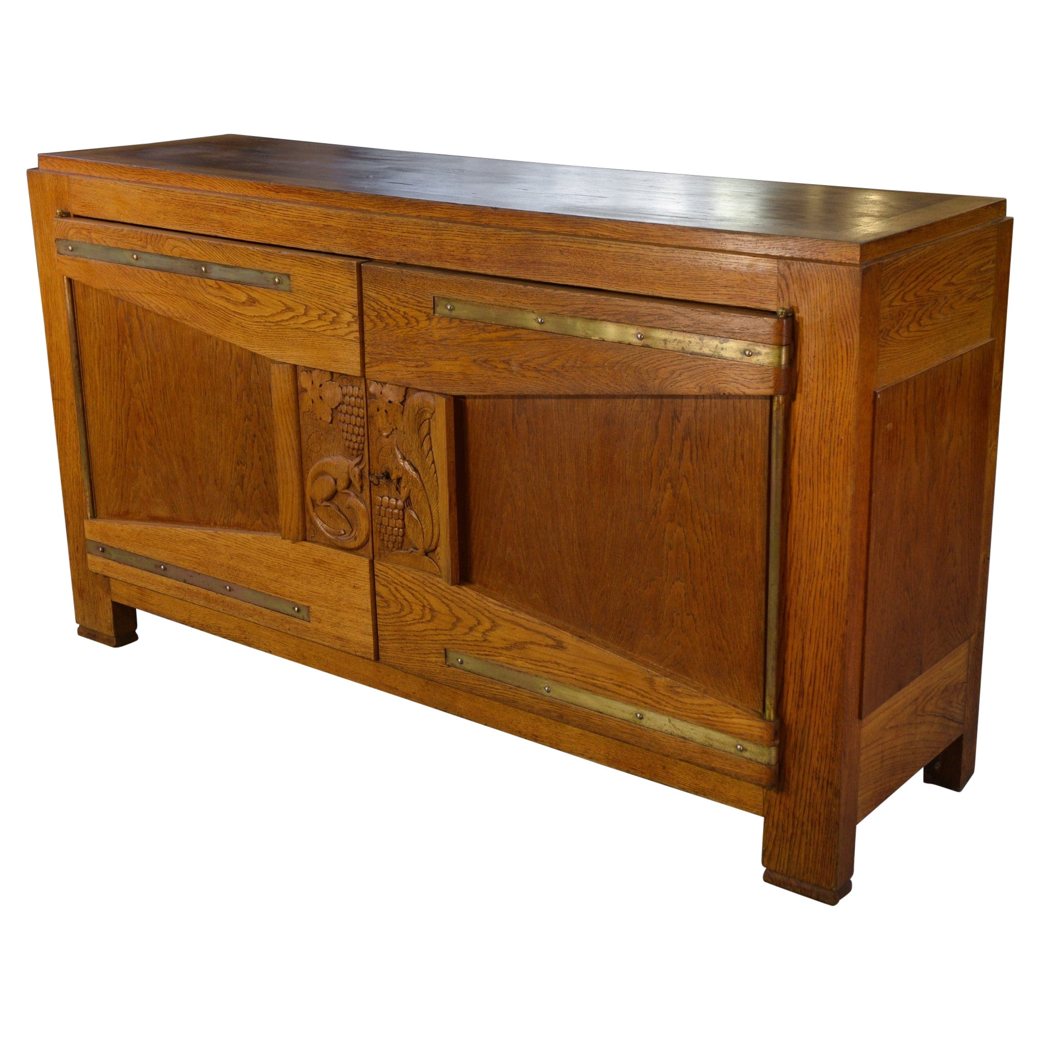 Buffet en chêne massif Art déco par Henri Bonjour 1930's in vendita