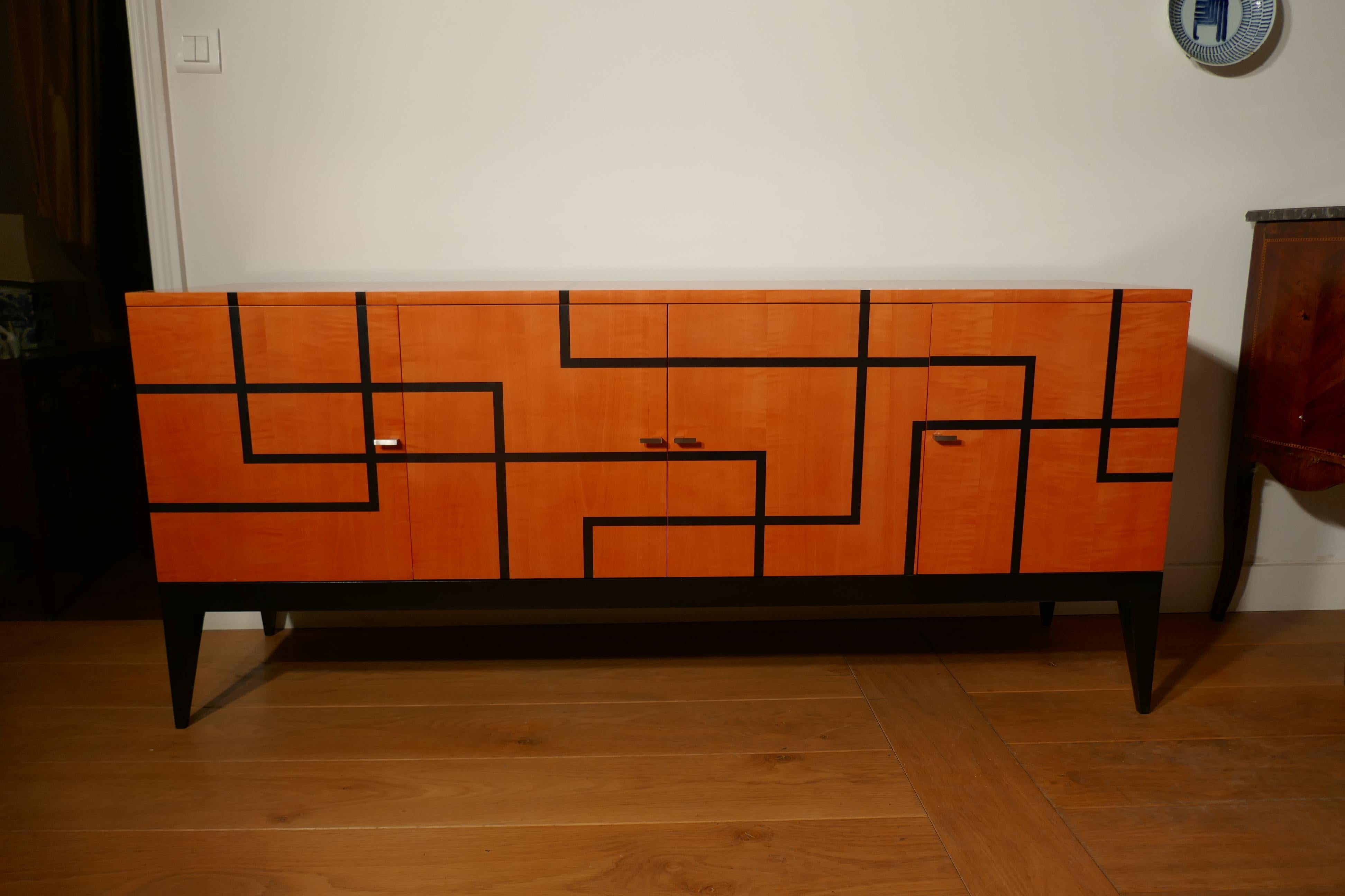 Moderne Buffet « Filets » en marqueterie de sycomore orange et noir Hermès par Aymeric Lefort en vente