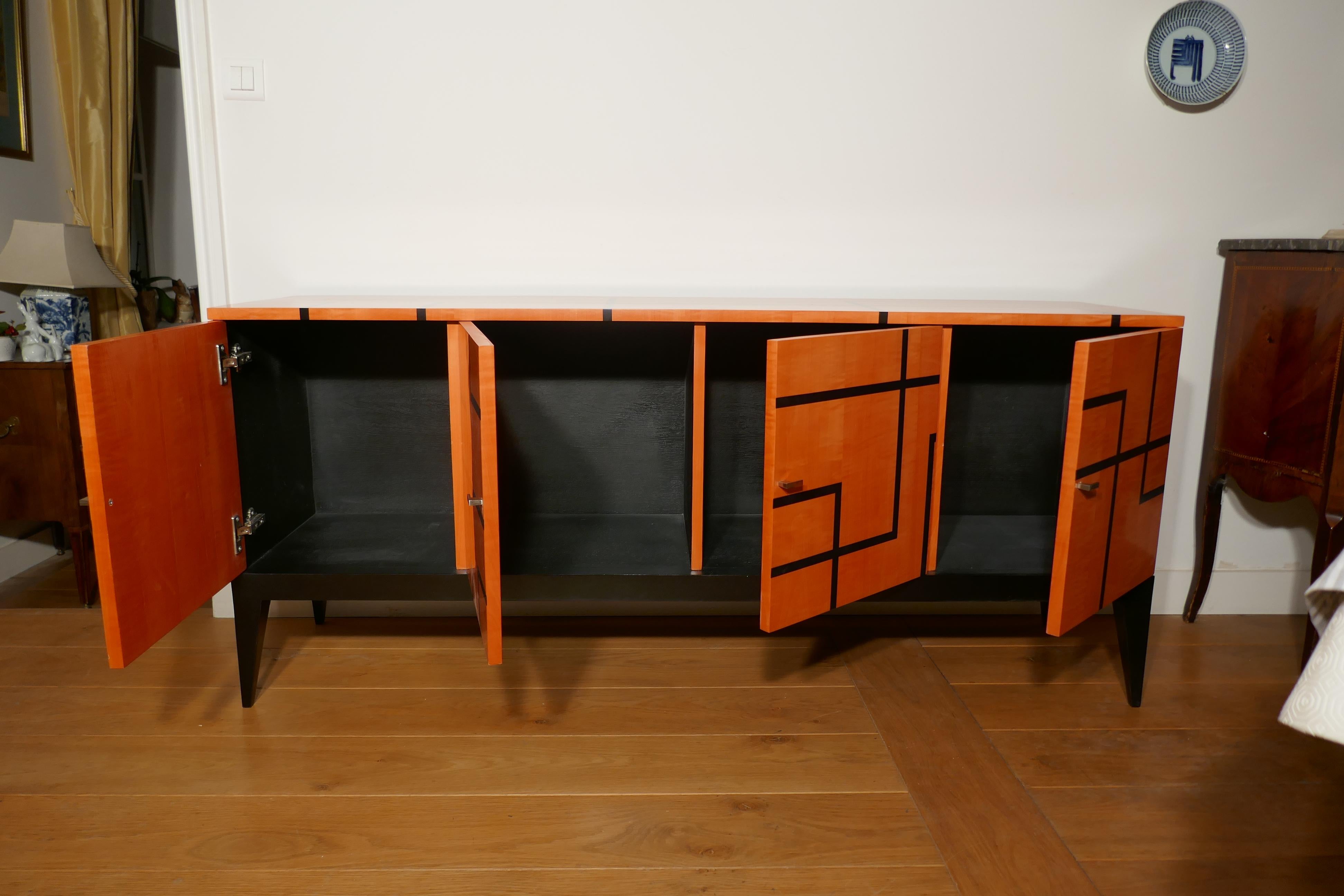 Buffet « Filets » en marqueterie de sycomore orange et noir Hermès par Aymeric Lefort Neuf - En vente à SENLIS, OISE