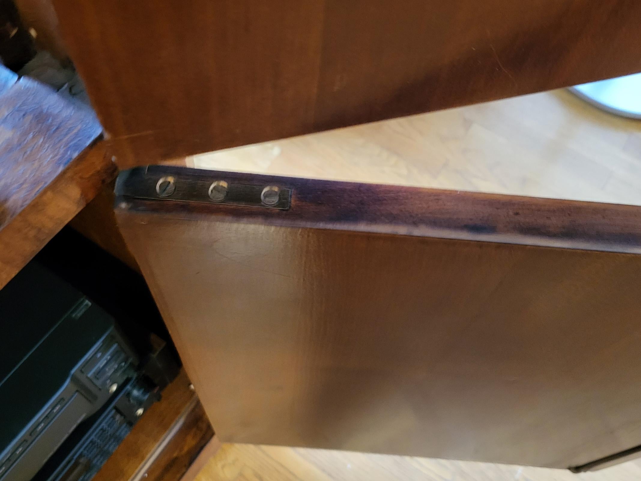 Buffet haut en bois de rose et plaque de marbre style Louis XVI  Français en vente 9