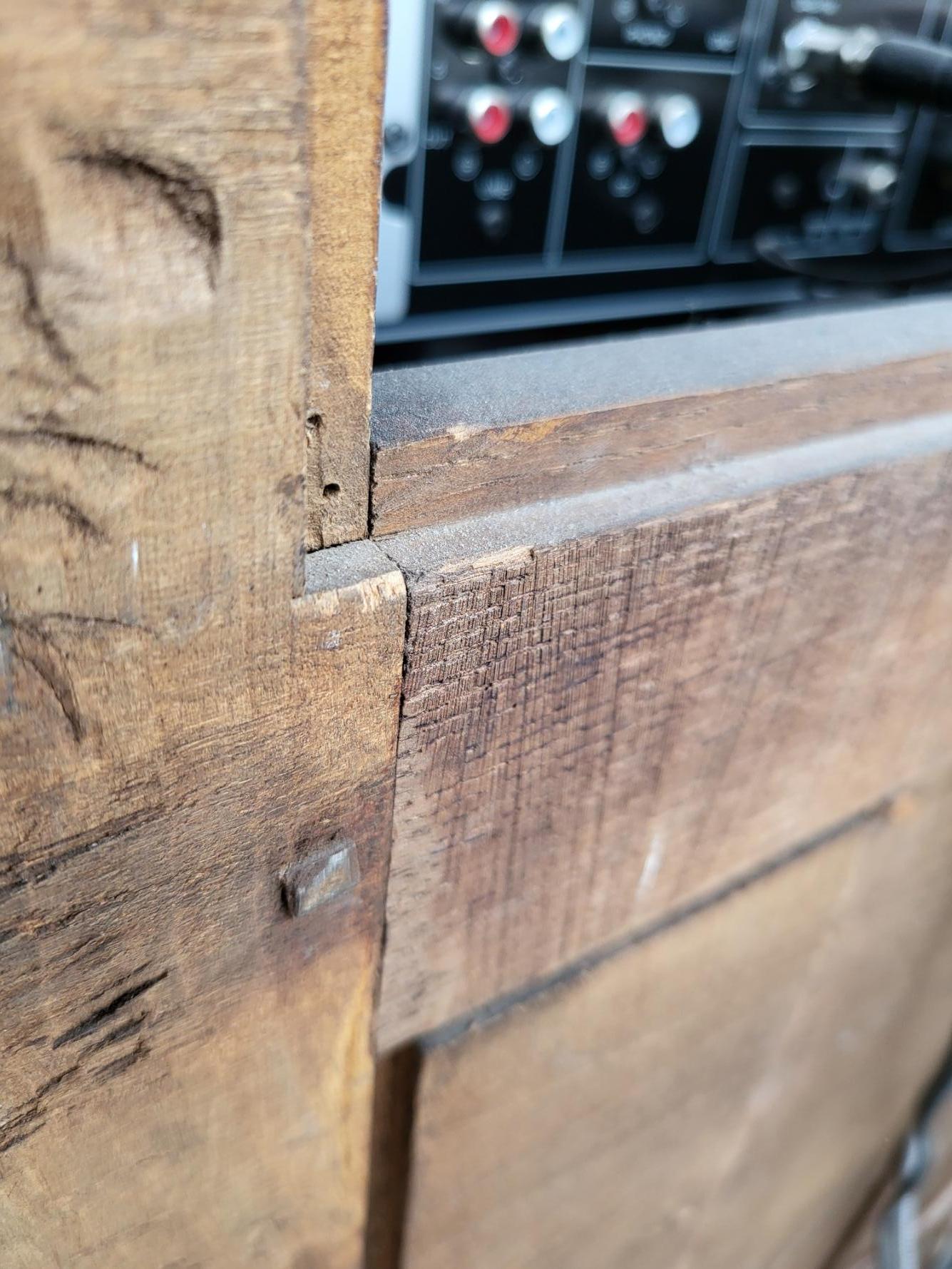 Buffet haut en bois de rose et plaque de marbre style Louis XVI  Français en vente 11