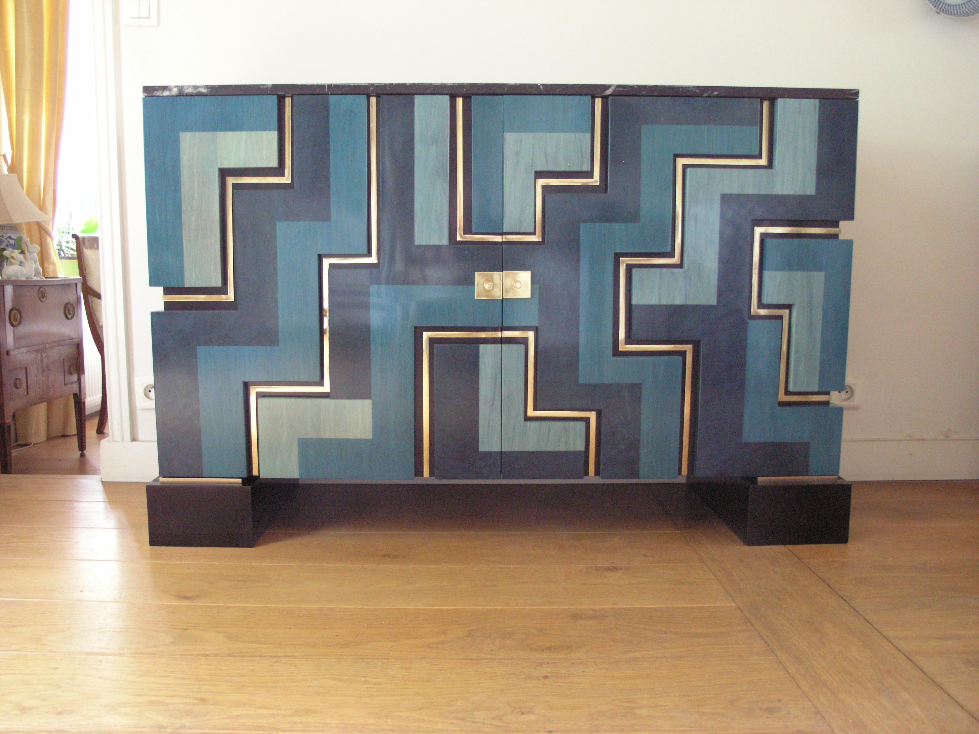 Moderno Nuovo   Wood Wood  Buffet intarsiato, marmo nero e filetti in bronzo in vendita