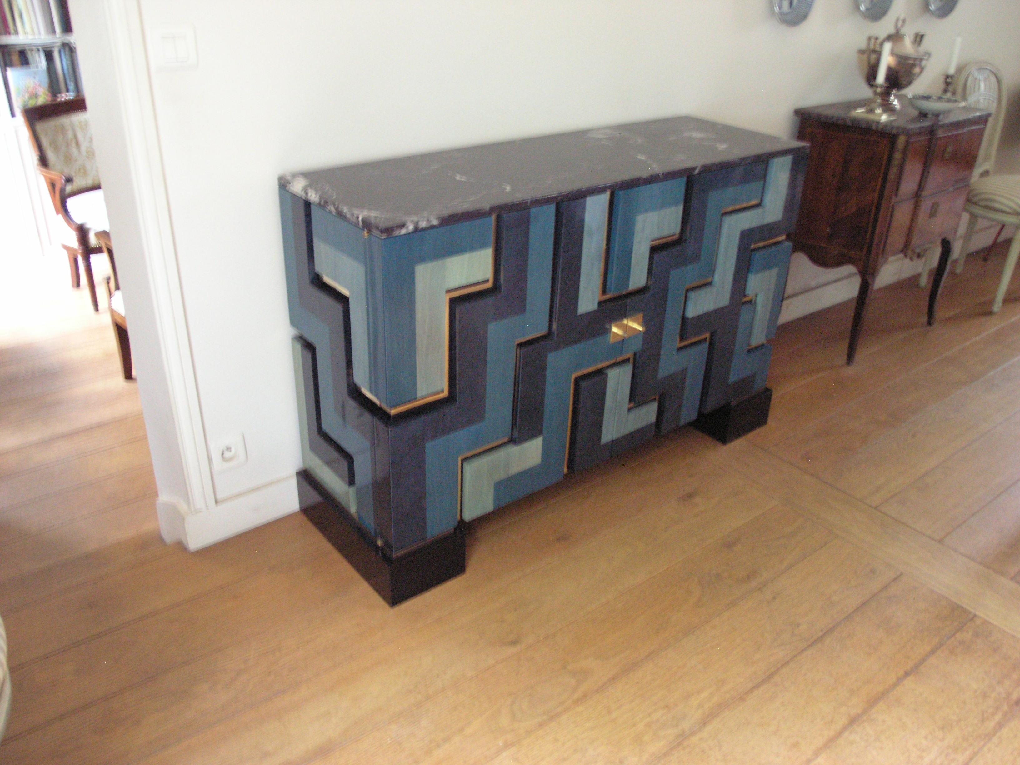 Francese Nuovo   Wood Wood  Buffet intarsiato, marmo nero e filetti in bronzo in vendita