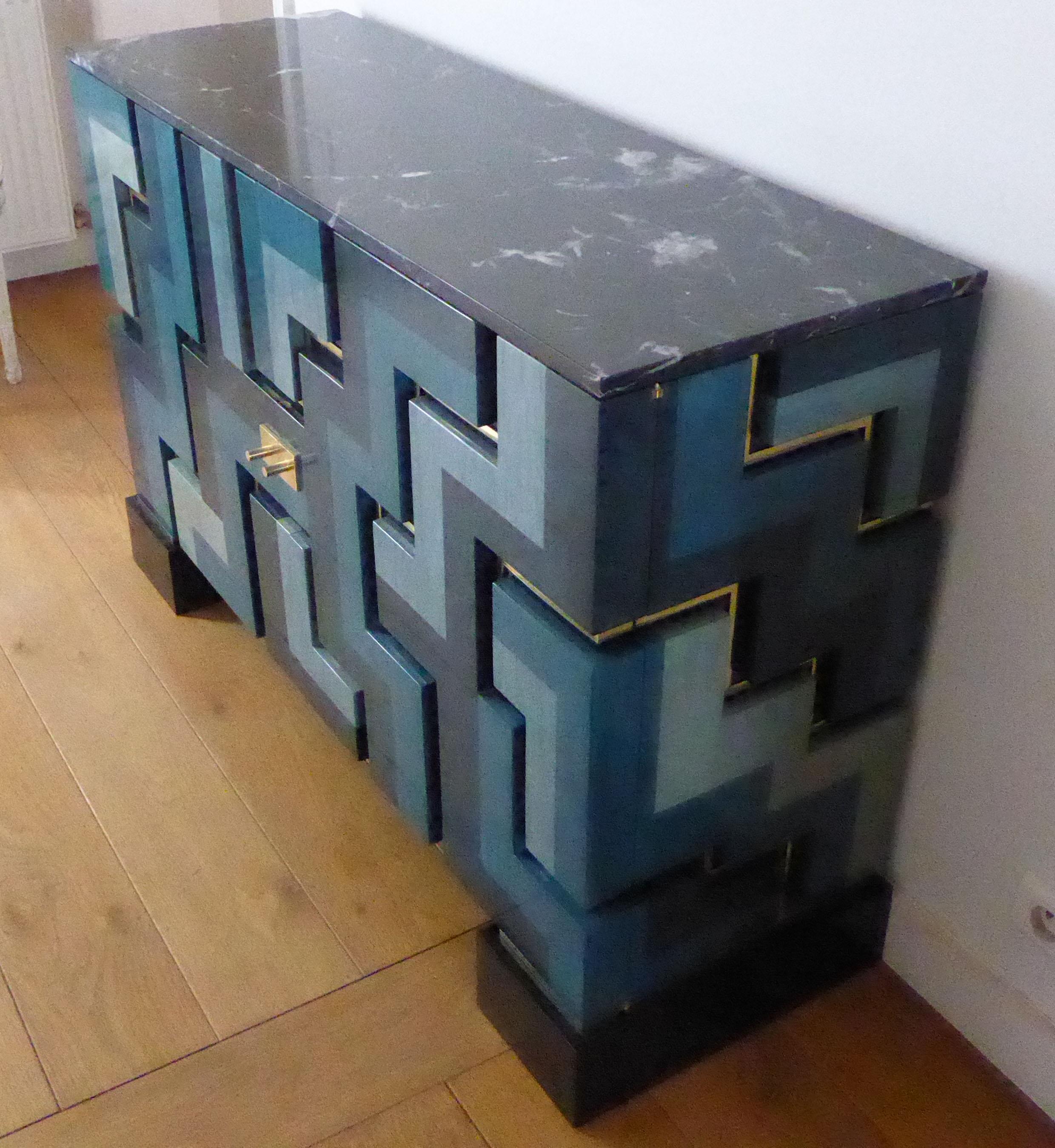 Nuovo   Wood Wood  Buffet intarsiato, marmo nero e filetti in bronzo in vendita 1