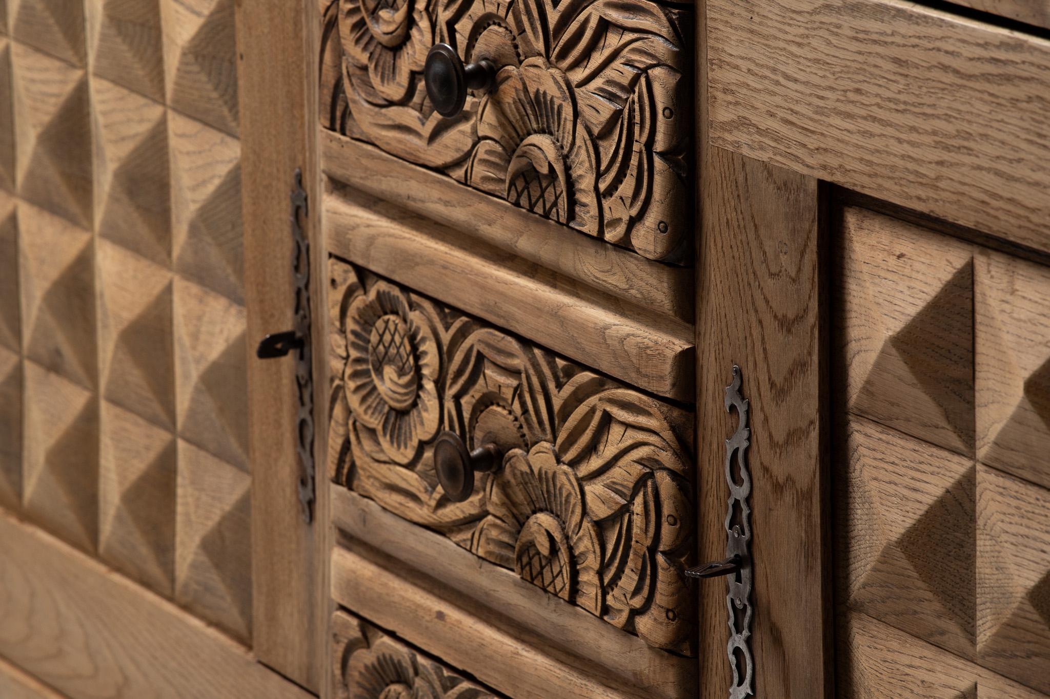 Francese Buffet in Carved Oak, France, 1940s in vendita