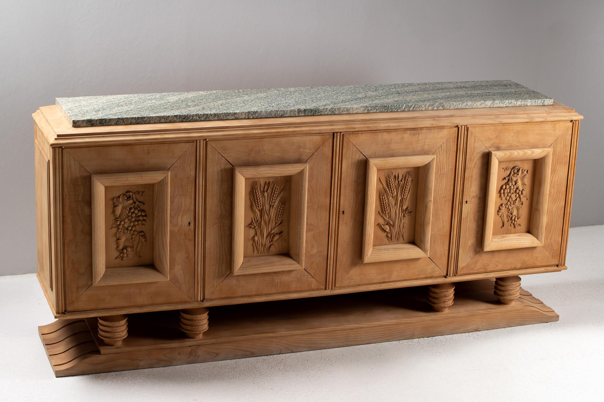 Buffet in Oak intagliato con piano in marmo, Francia, anni '50 In condizioni buone in vendita a Kaštel Sućurac, Splitsko-dalmatinska županija