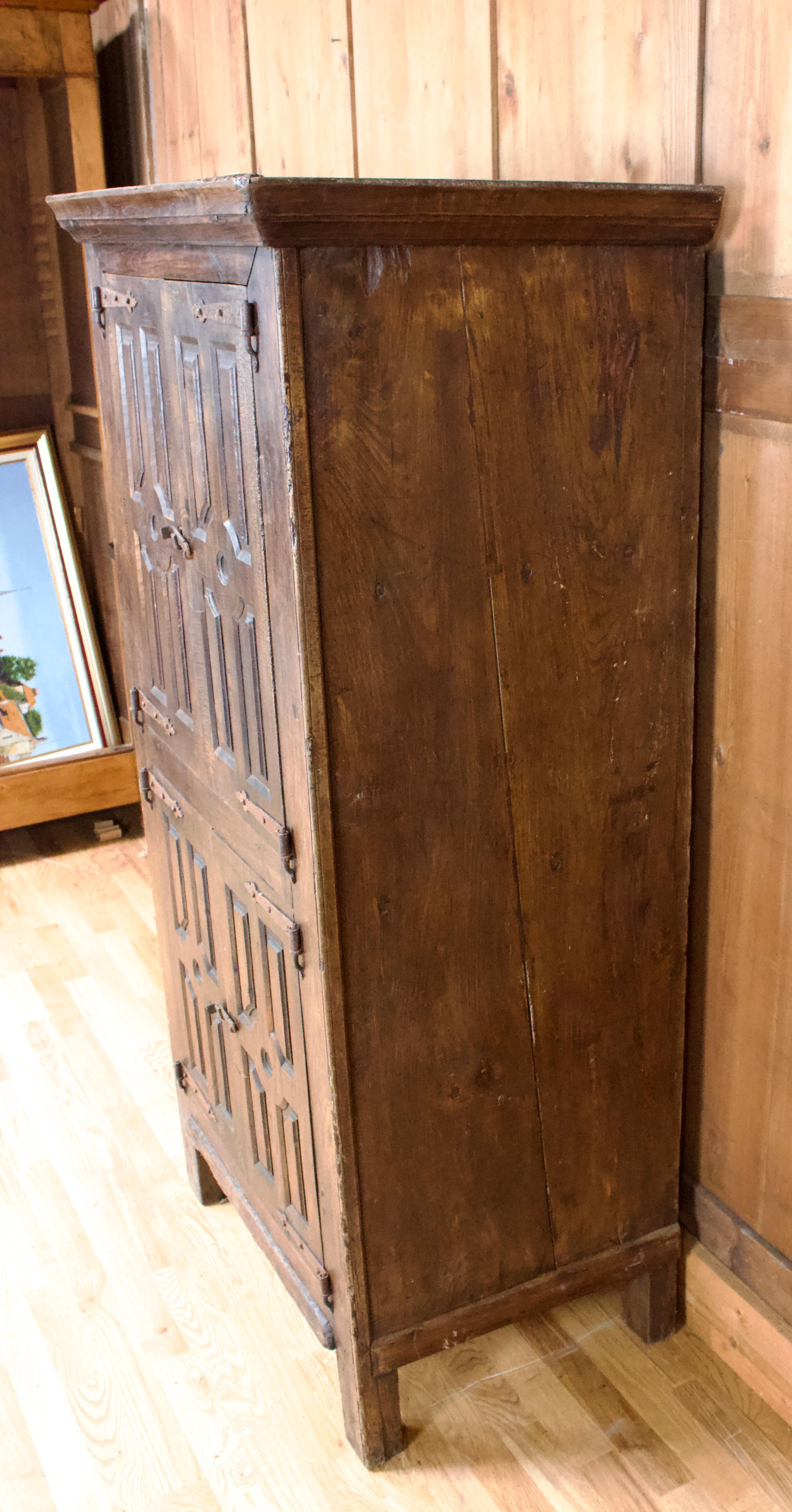 Small cabinet, wooden hosiery from the 19th century.
The four doors are carved with geometric patterns, the hinges and locks are hand-forged iron.
very decorative and pratical
