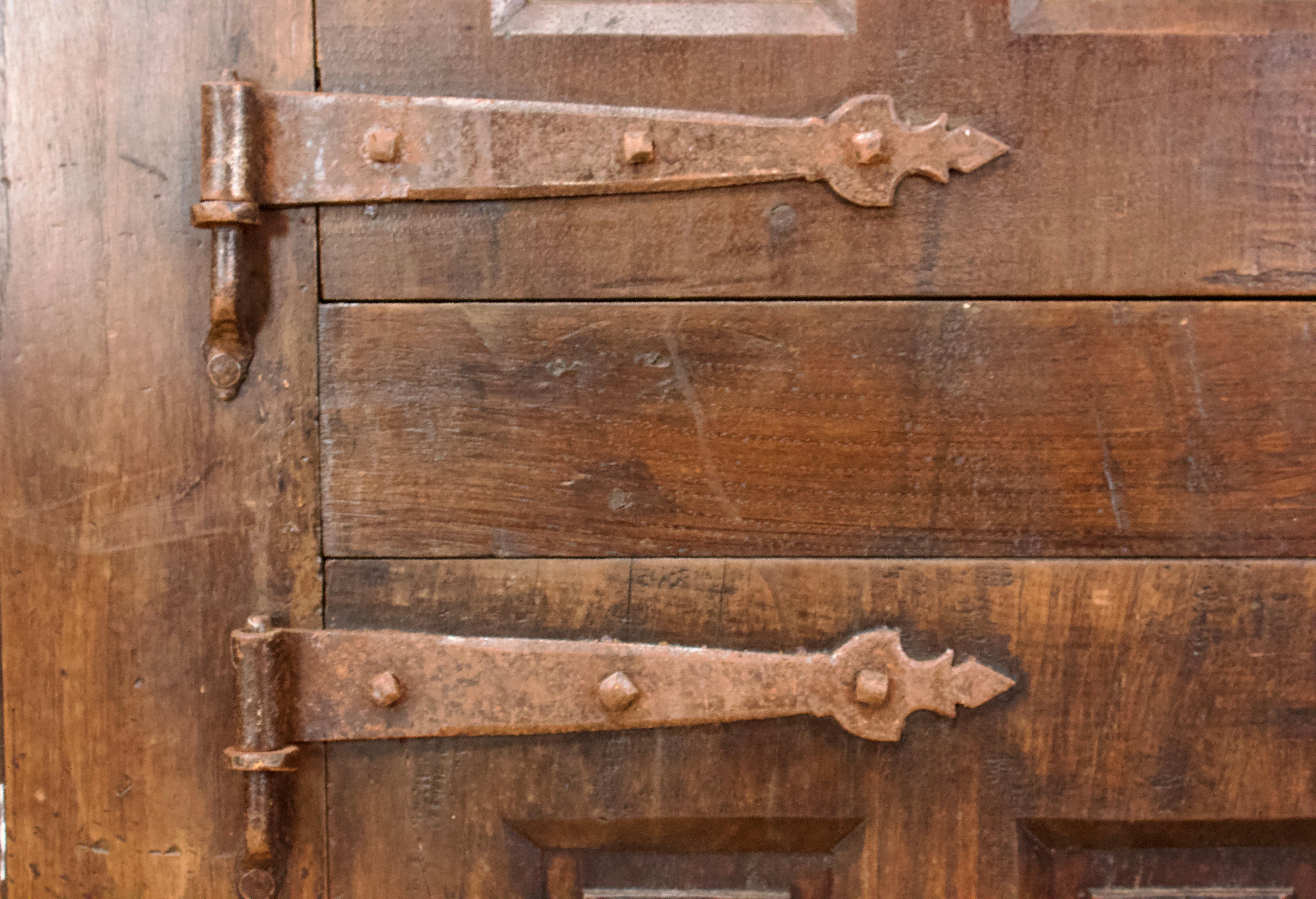 Buffet, armoire, bonneterie en bois sculpté - 19ème - France Bon état - En vente à Beuzevillette, FR