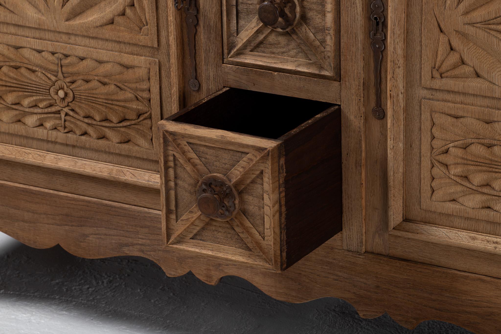 Spanish Buffet in Hand-Carved Oak, Spain, Early 20th Century For Sale