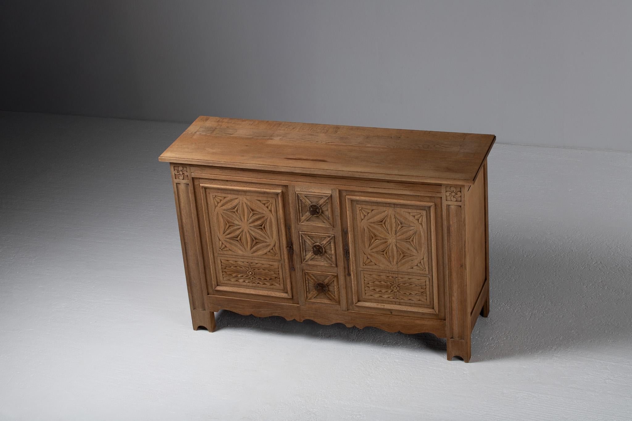 Buffet in Hand-Carved Oak, Spain, Early 20th Century For Sale 2