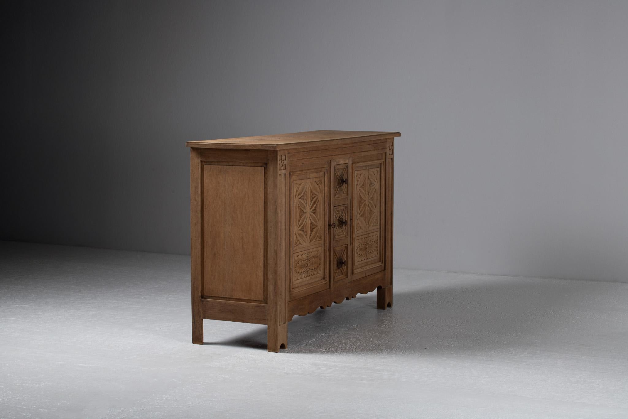 Buffet in Hand-Carved Oak, Spain, Early 20th Century For Sale 4