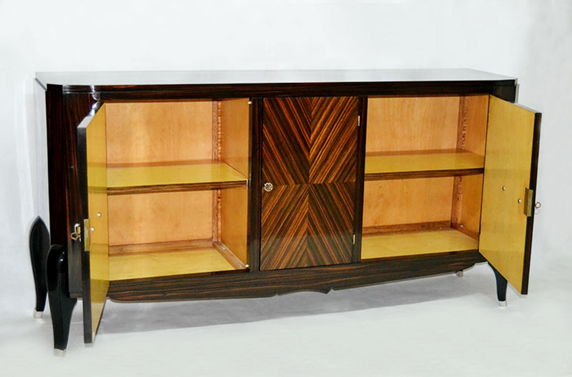 Mid-Century Modern Buffet in Macassar Ebony from the Classicist Line of Jean Pascaud's 1940s France For Sale