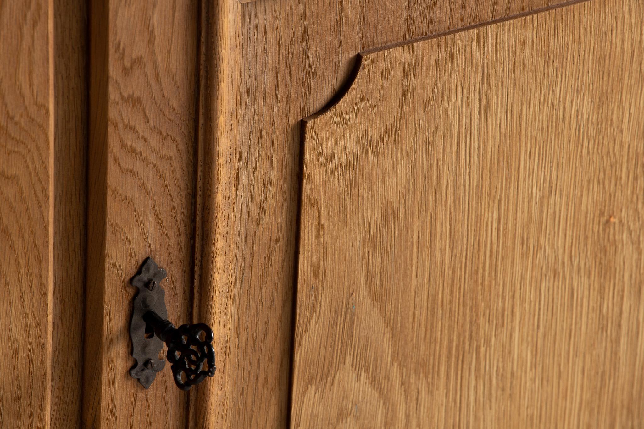 Stile provenzale Buffet in massello di Oak, Francia, anni '70 in vendita