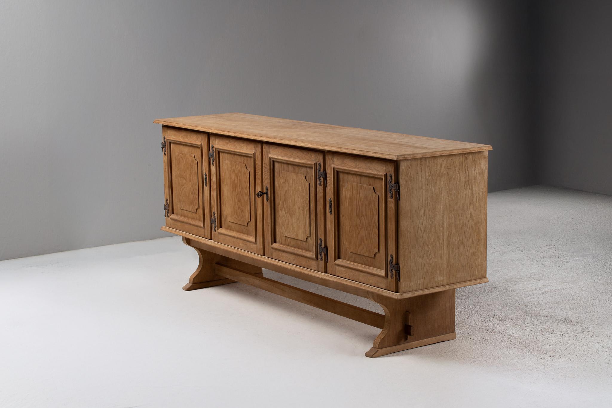 Buffet in massello di Oak, Francia, anni '70 in vendita 1