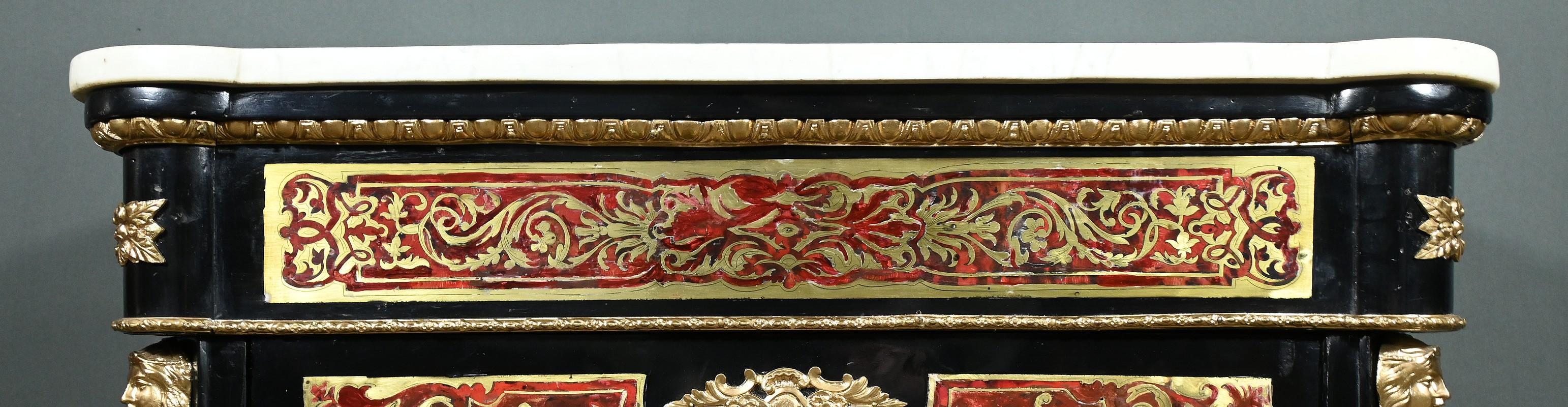 Credenza intarsiata 