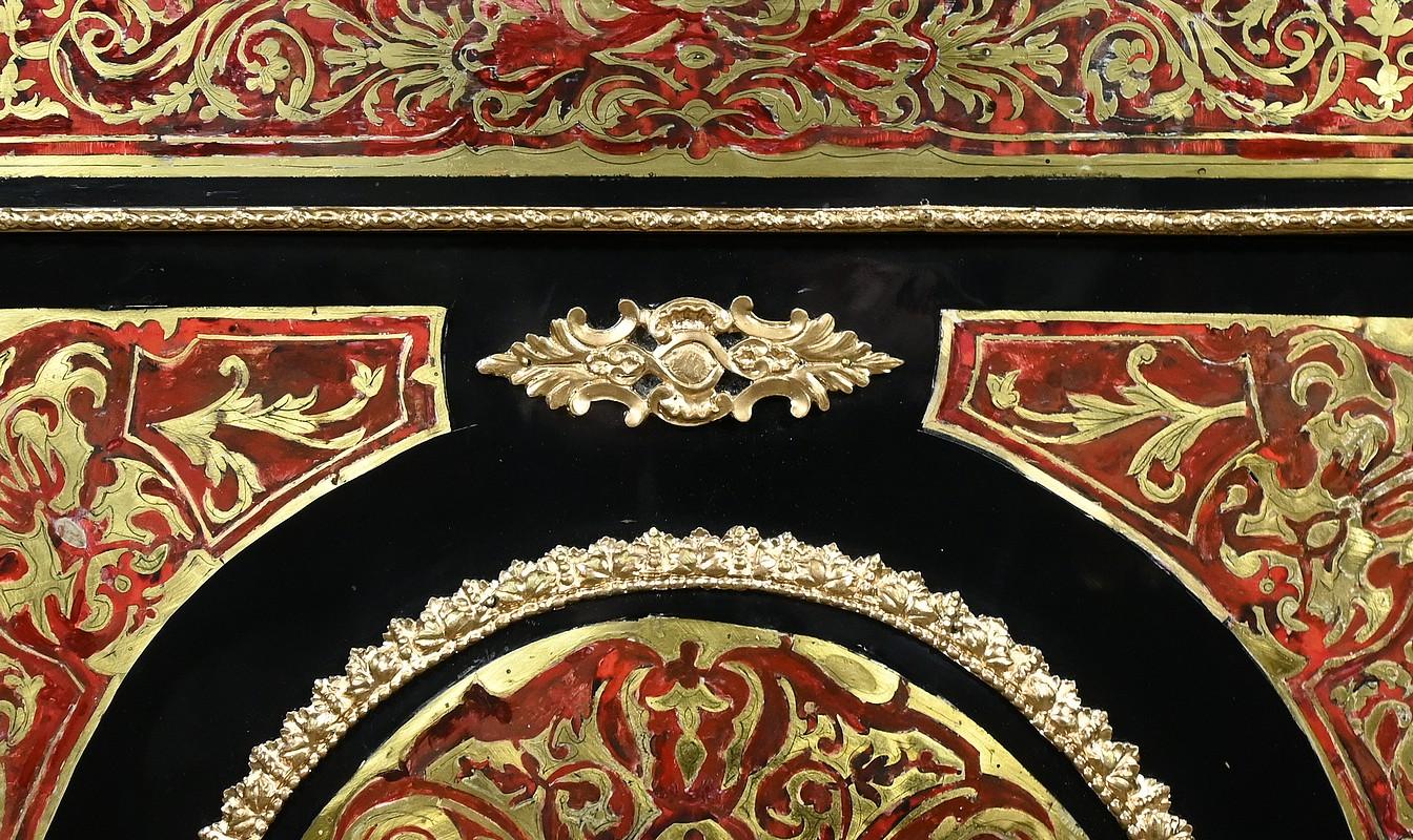 Credenza intarsiata 