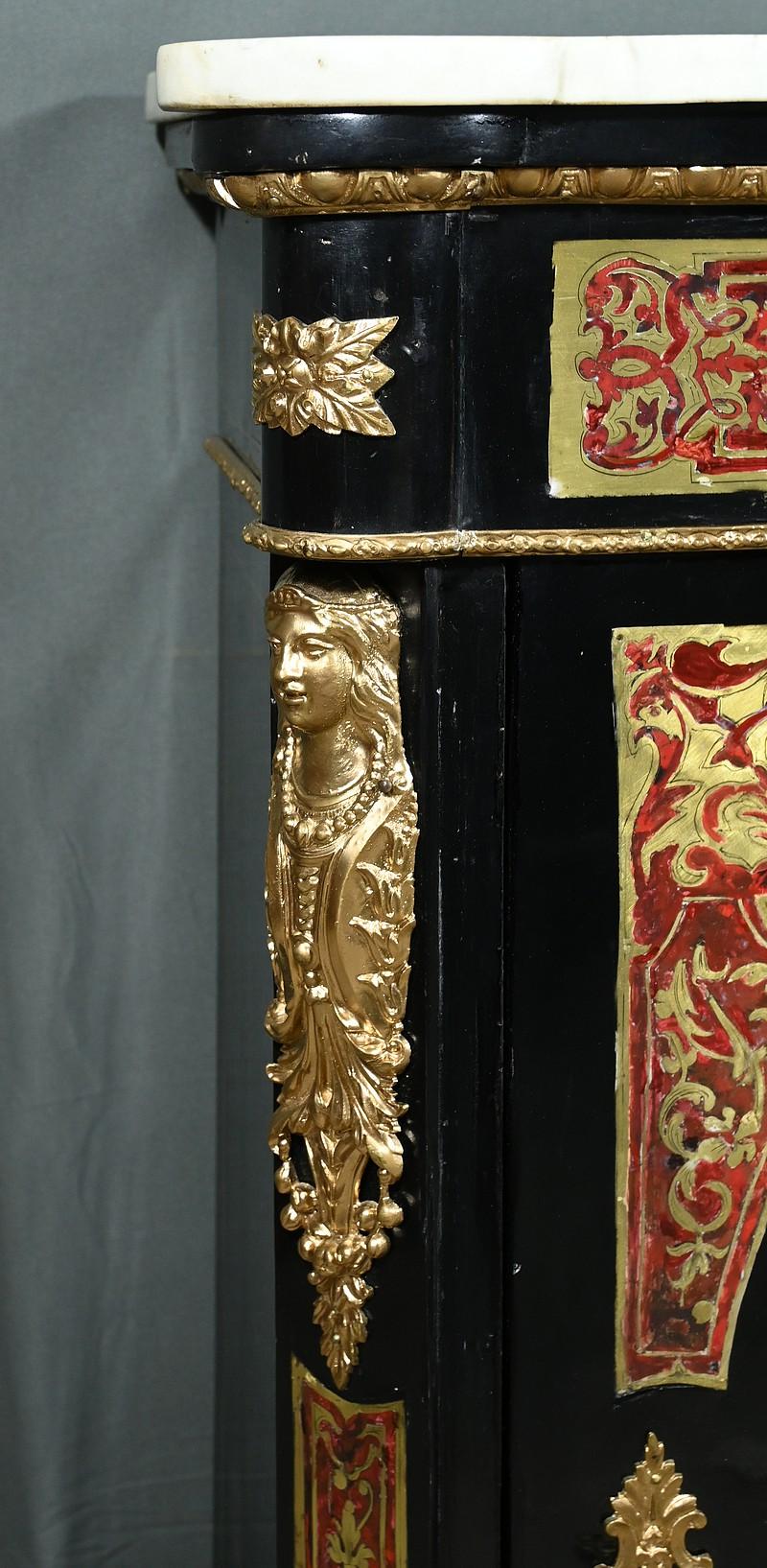 Credenza intarsiata 