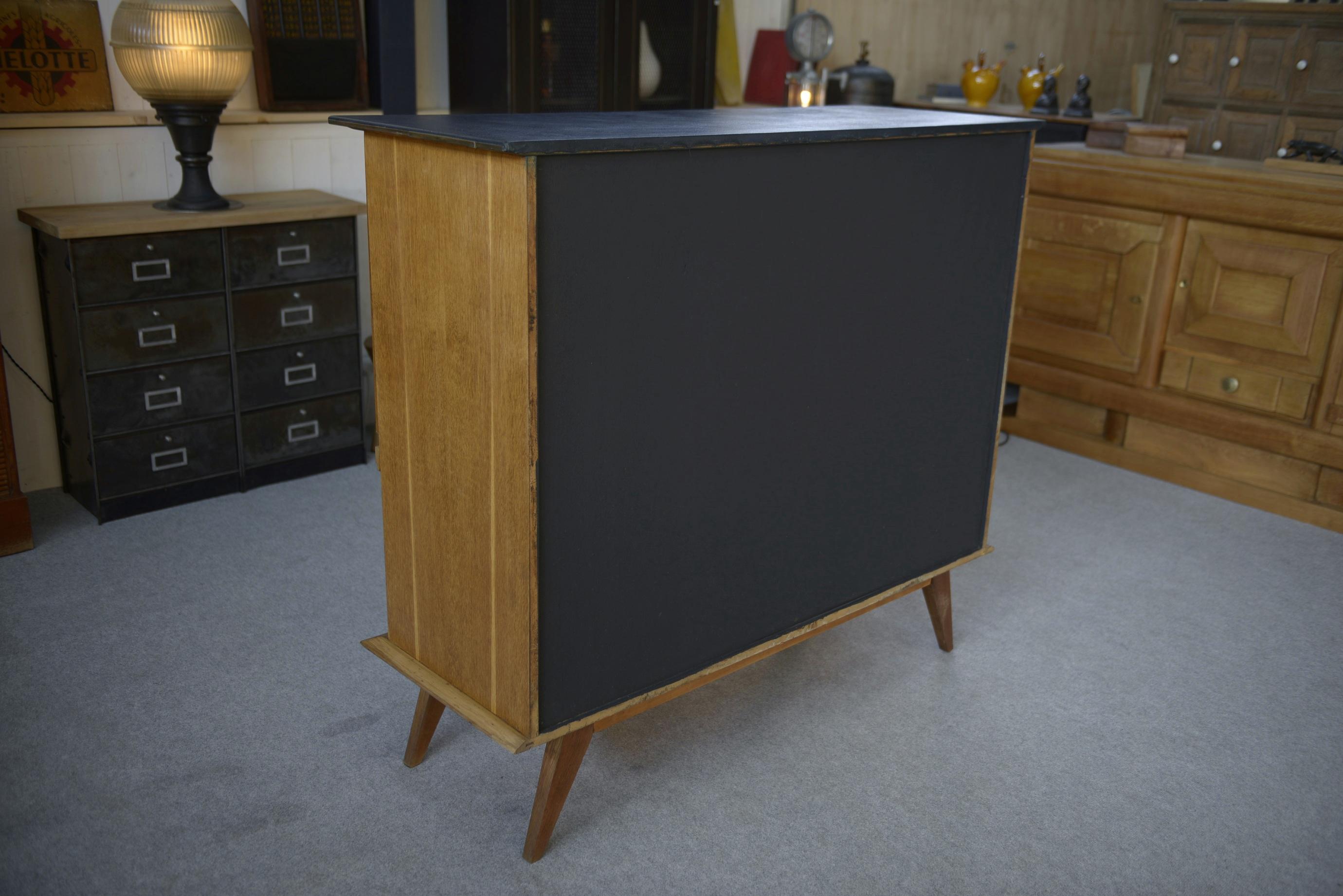Buffet secrétaire en chêne avec un plateau cuir et pieds compas 1960's For Sale 7