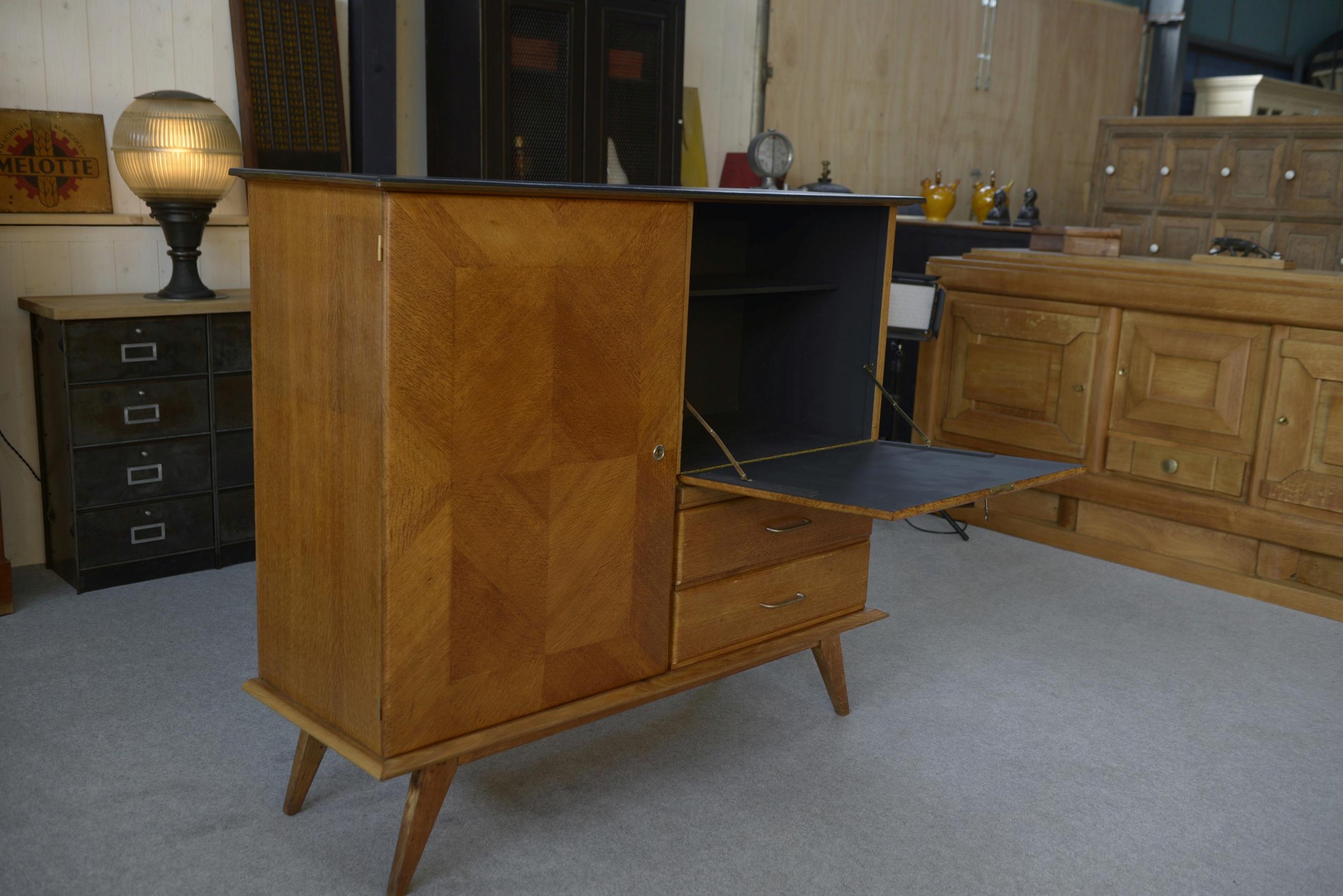 Mid-20th Century Buffet secrétaire en chêne avec un plateau cuir et pieds compas 1960's For Sale