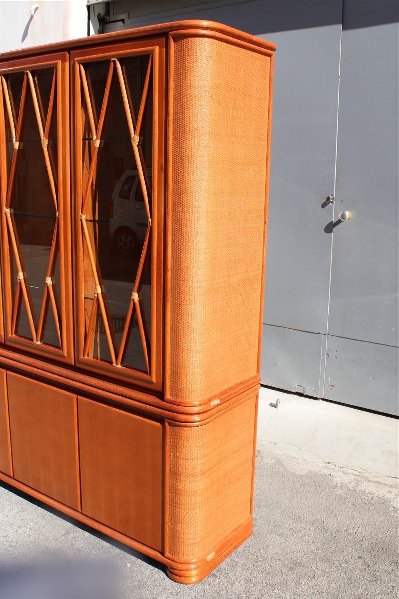 Italiano Vetrina buffet in Wood Wood e Rattan Produzioni Roberti 1970 Made in Italy in vendita