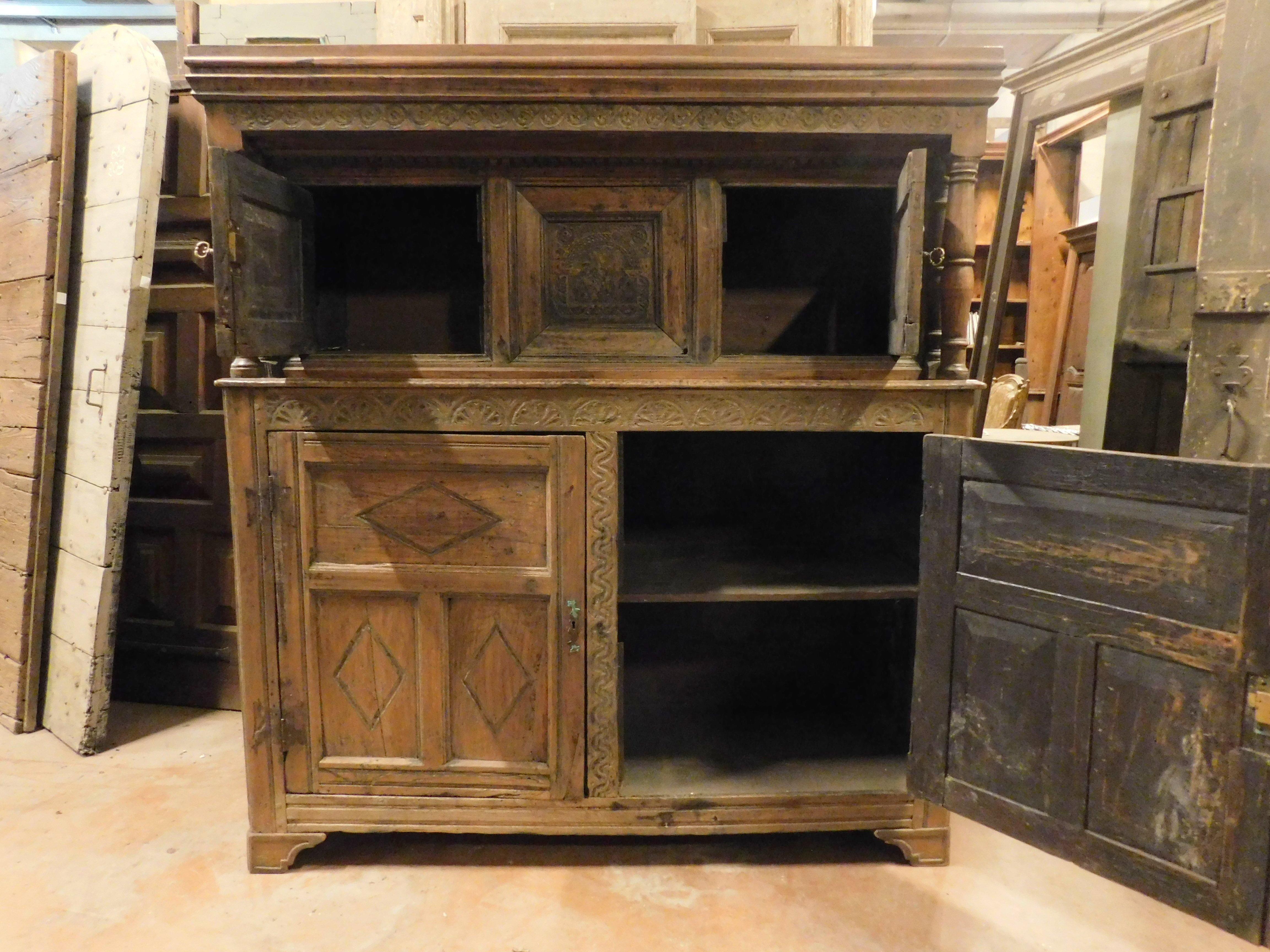 Buffet sideboard credenzas in carved and bent larch, rustic, Italy's mountains In Good Condition For Sale In Cuneo, Italy (CN)