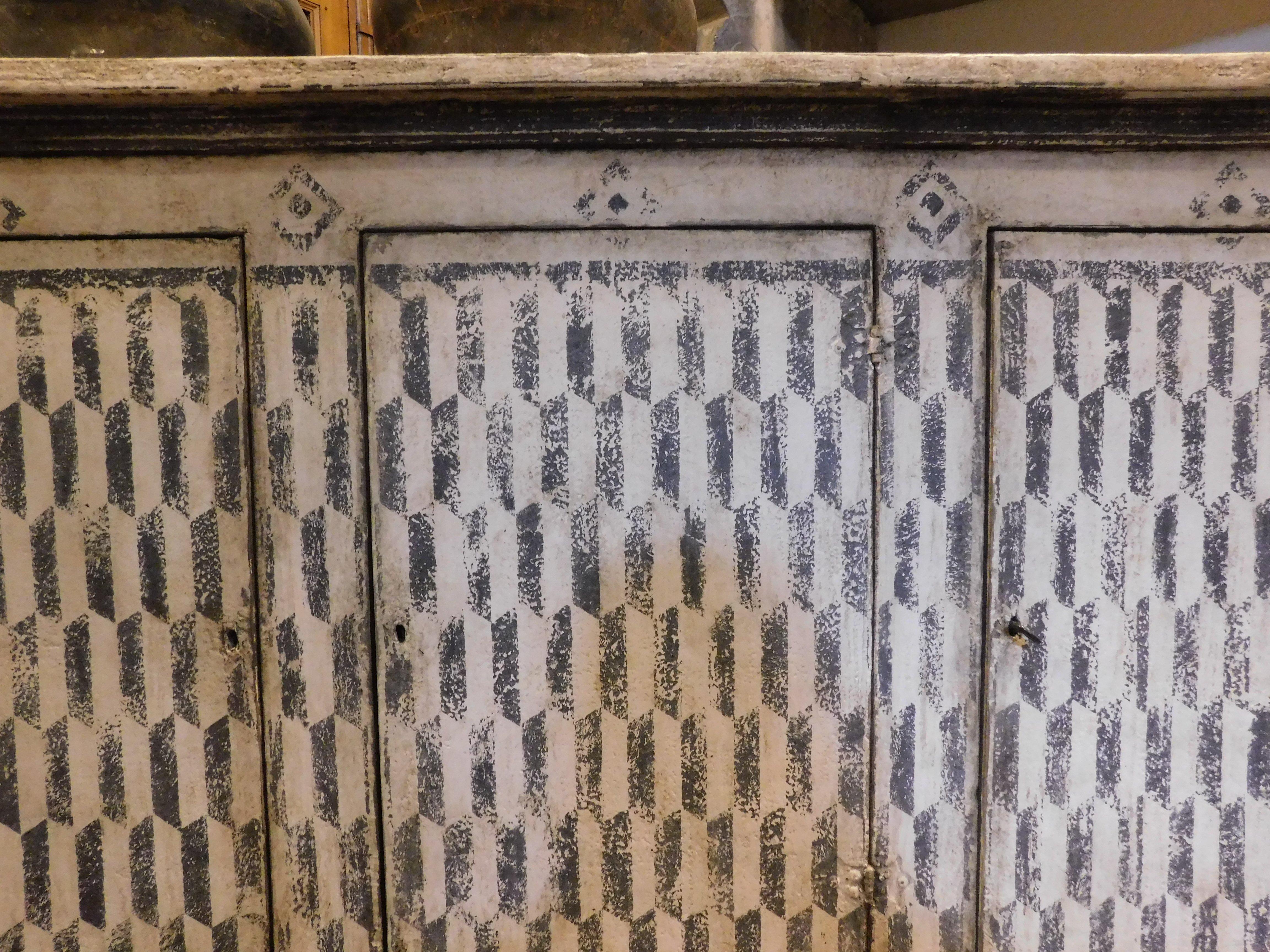 Buffet sideboard in lacquered wood from Tuscany, black and white texture, Italy In Good Condition For Sale In Cuneo, Italy (CN)