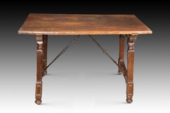 Buffet table. Walnut, iron. Spanish school, 16th century.