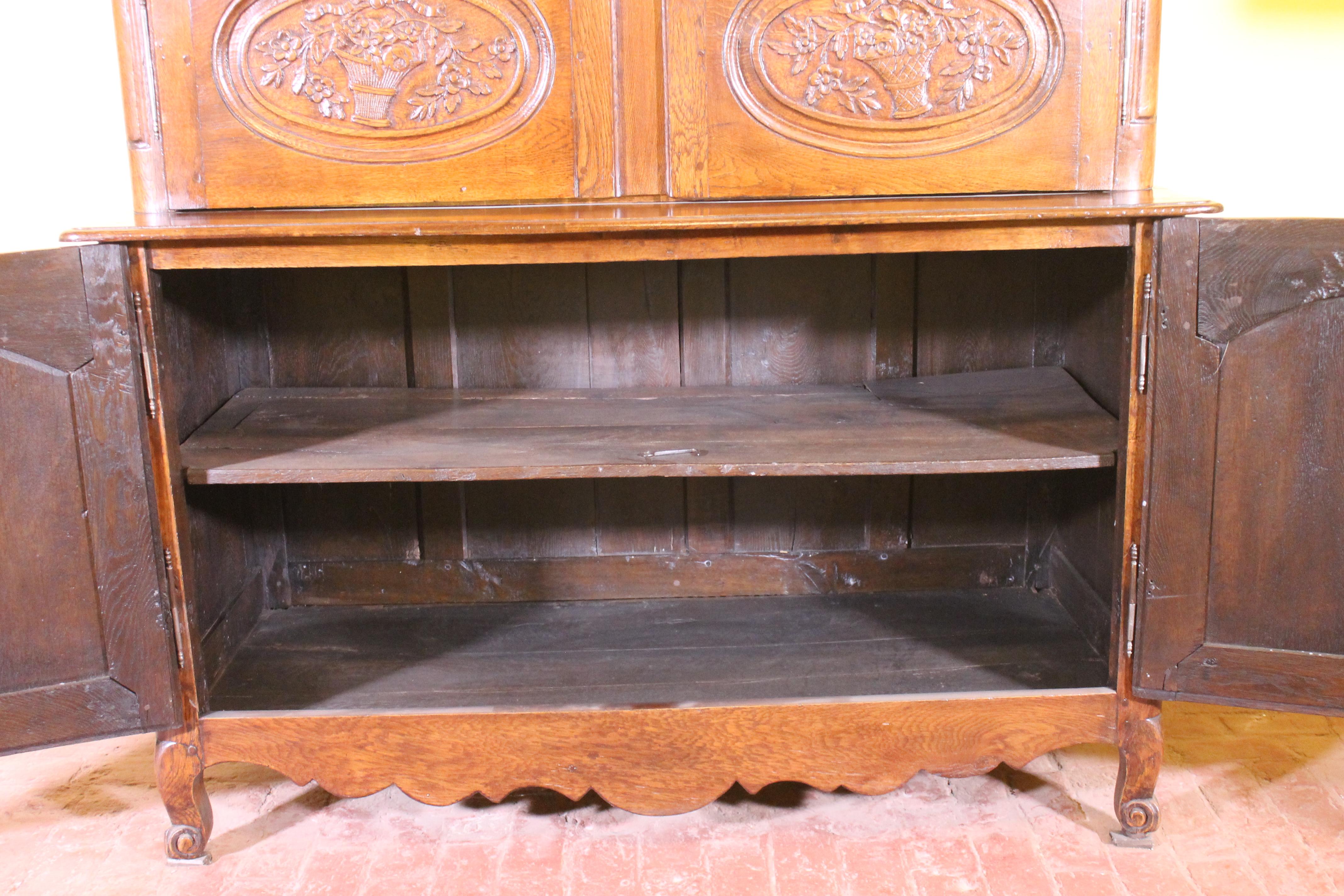 Buffet Two Corps Louis XV in Oak 18th Century, France In Good Condition For Sale In Brussels, Brussels