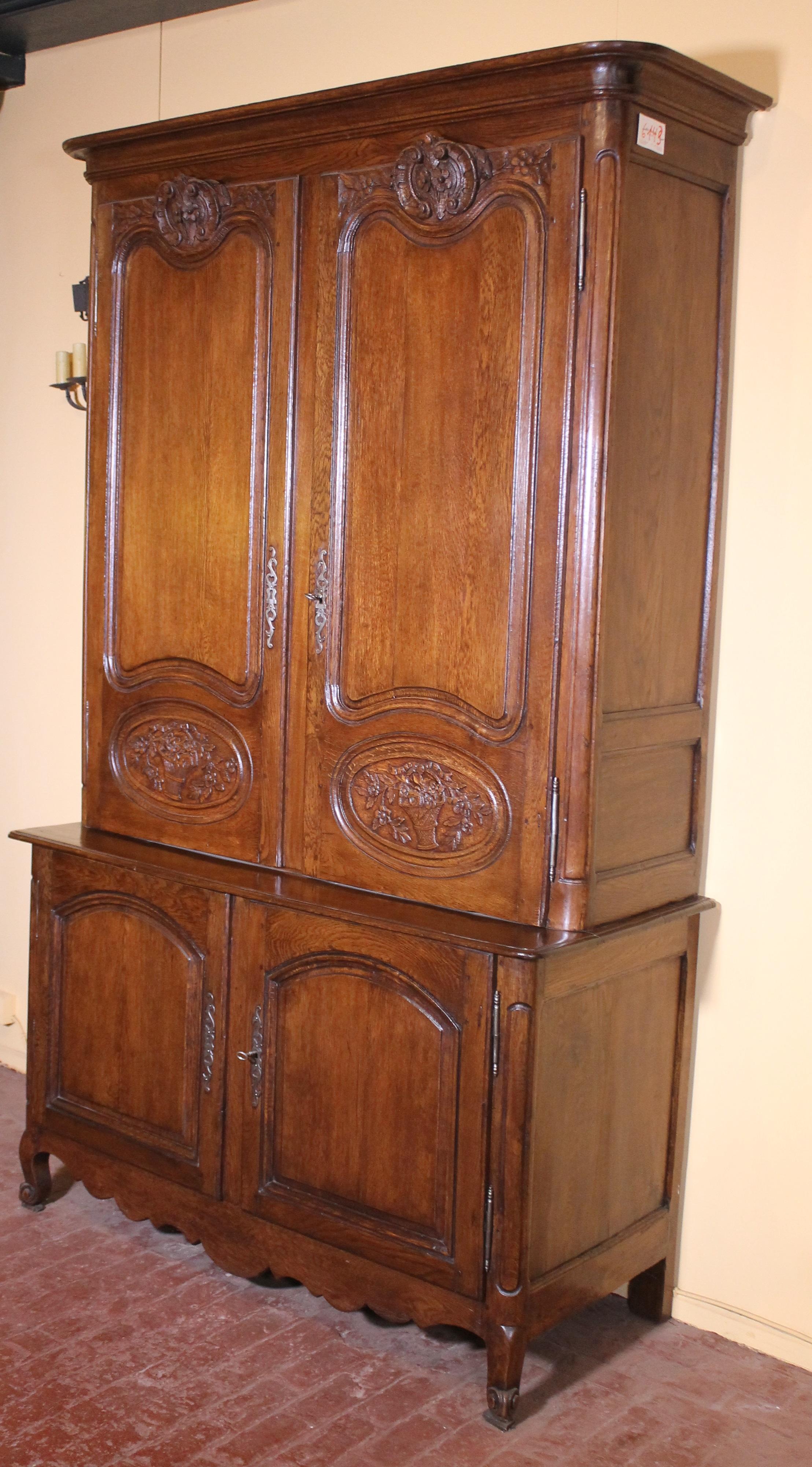Buffet Two Corps Louis XV in Oak 18th Century, France For Sale 2