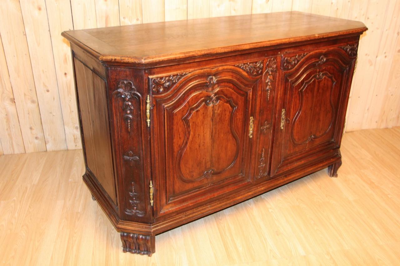 Buffet Type of Hunting in Walnut, XVVIIIth Time For Sale 3