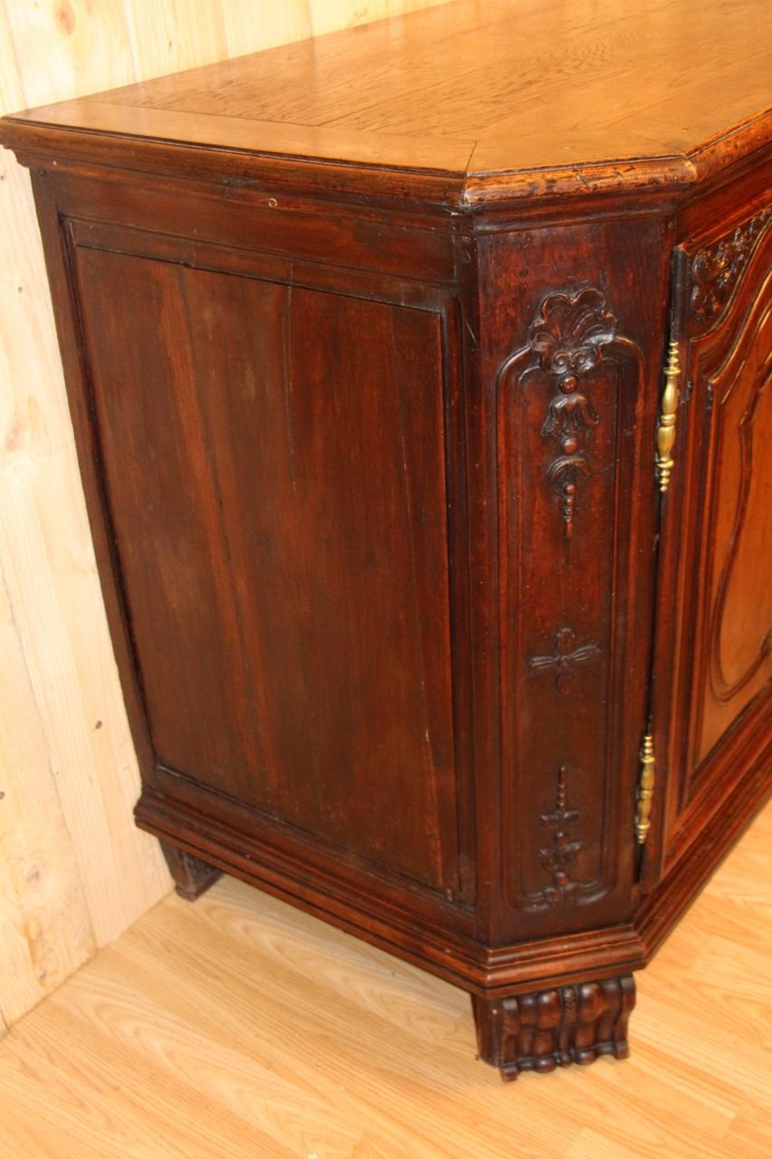 Buffet Type of Hunting in Walnut, XVVIIIth Time In Good Condition For Sale In charmes, FR