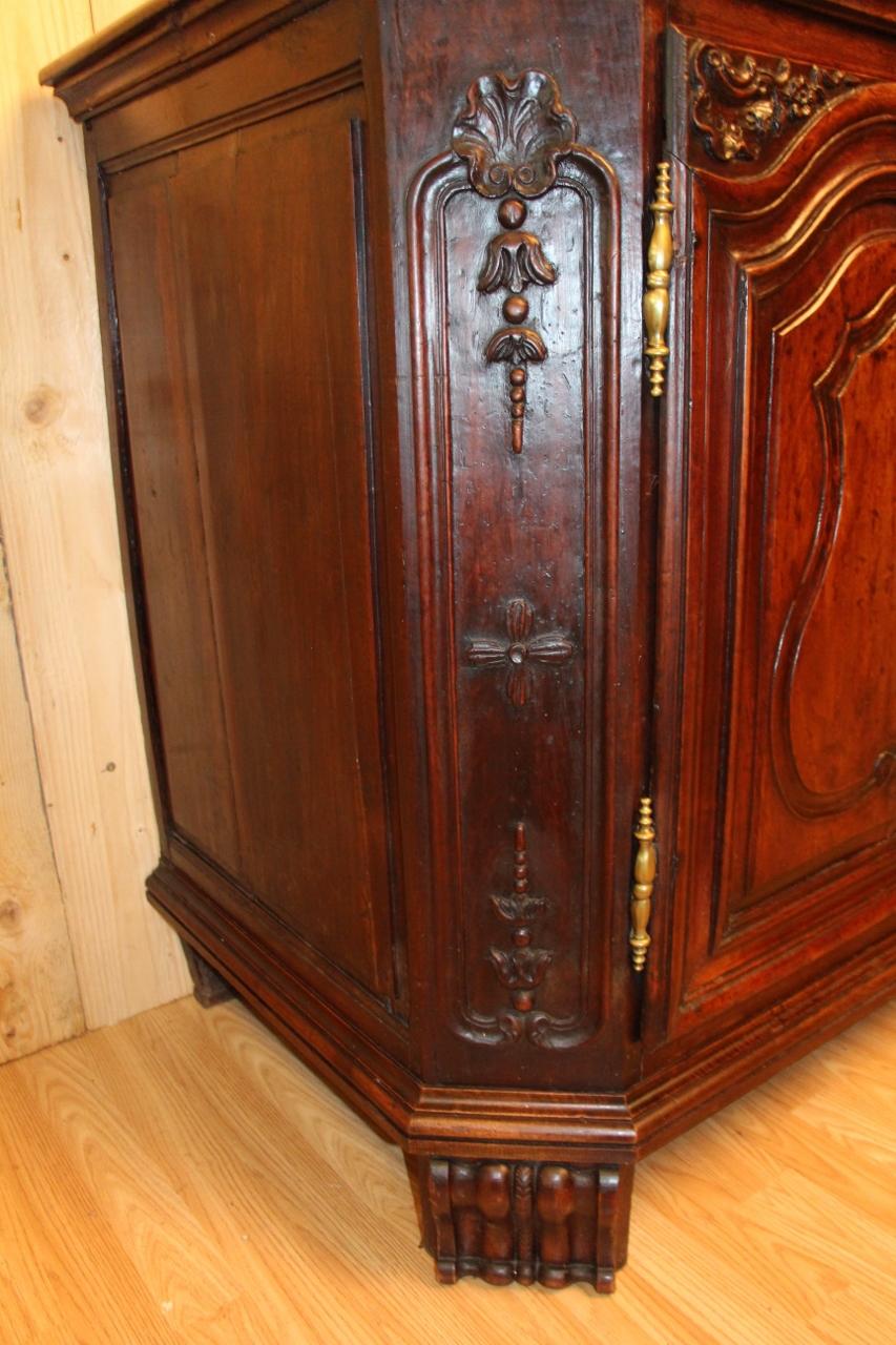 Wood Buffet Type of Hunting in Walnut, XVVIIIth Time For Sale