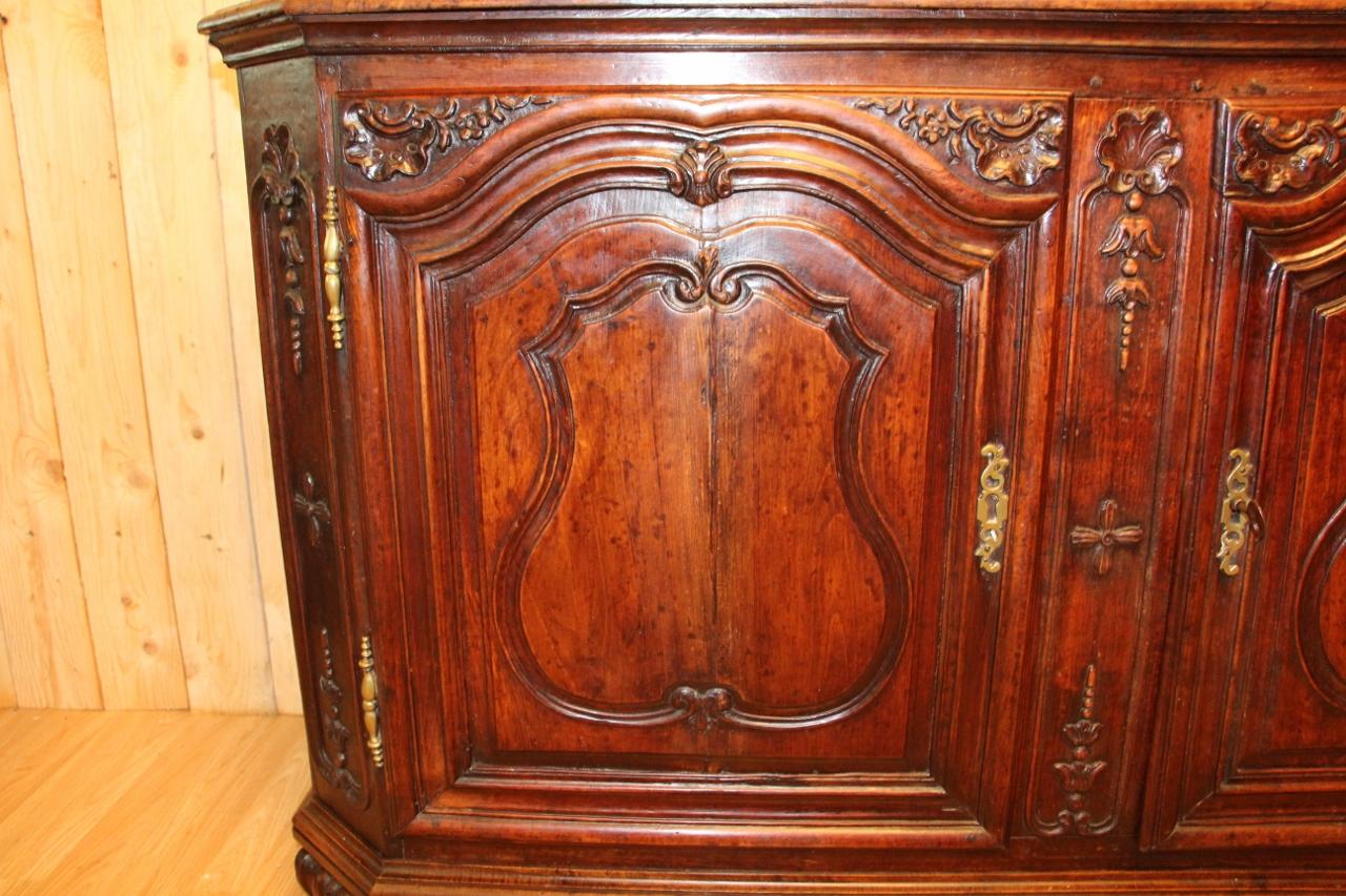 Buffet Type of Hunting in Walnut, XVVIIIth Time For Sale 1