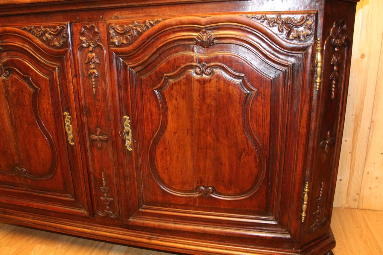 Buffet Type of Hunting in Walnut, XVVIIIth Time For Sale 2