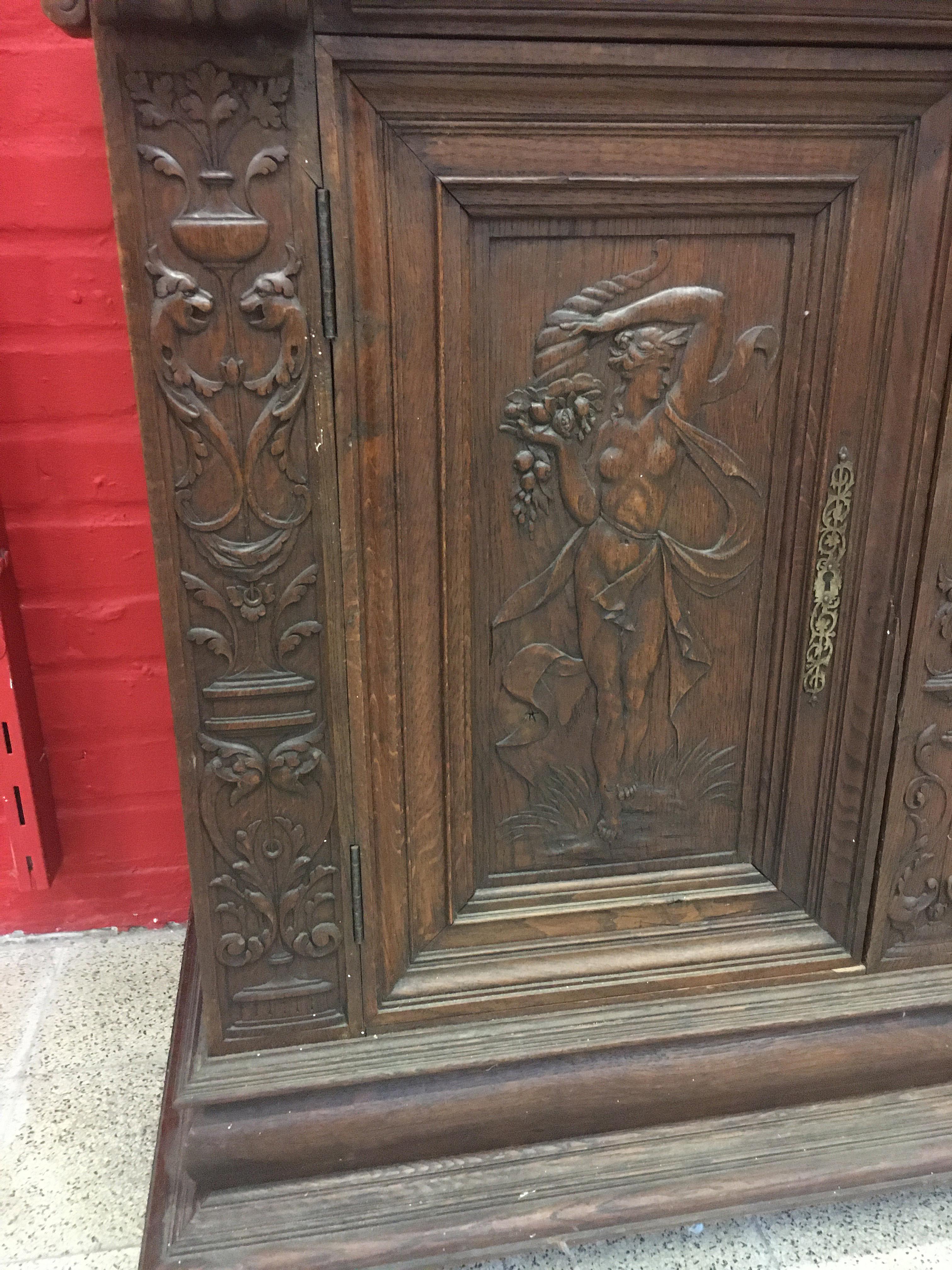 Buffet 19th Century Renaissance Style Carved Oak with Inclusion of Marble Plates For Sale 10