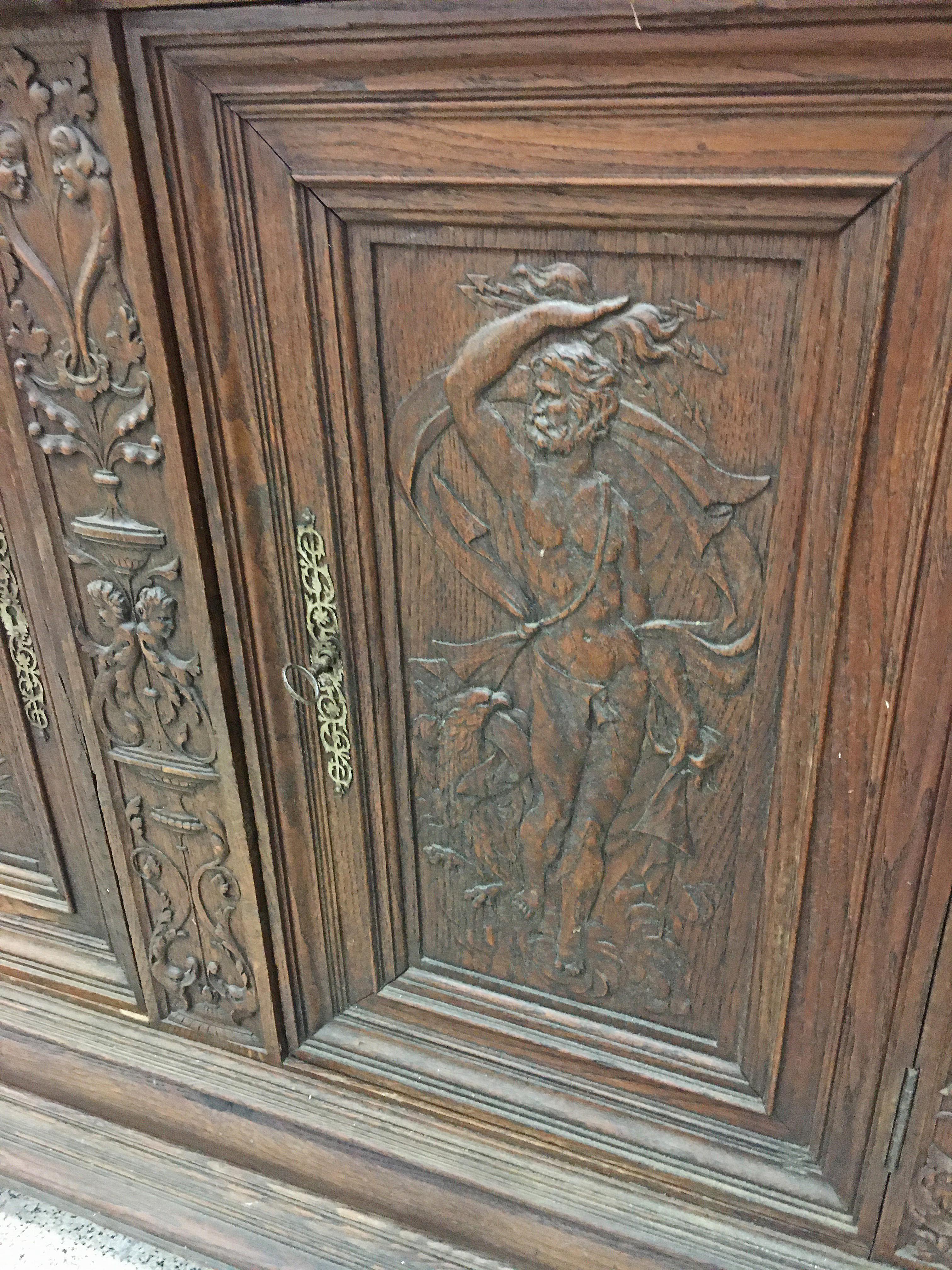 Buffet 19th Century Renaissance Style Carved Oak with Inclusion of Marble Plates In Good Condition For Sale In Saint-Ouen, FR
