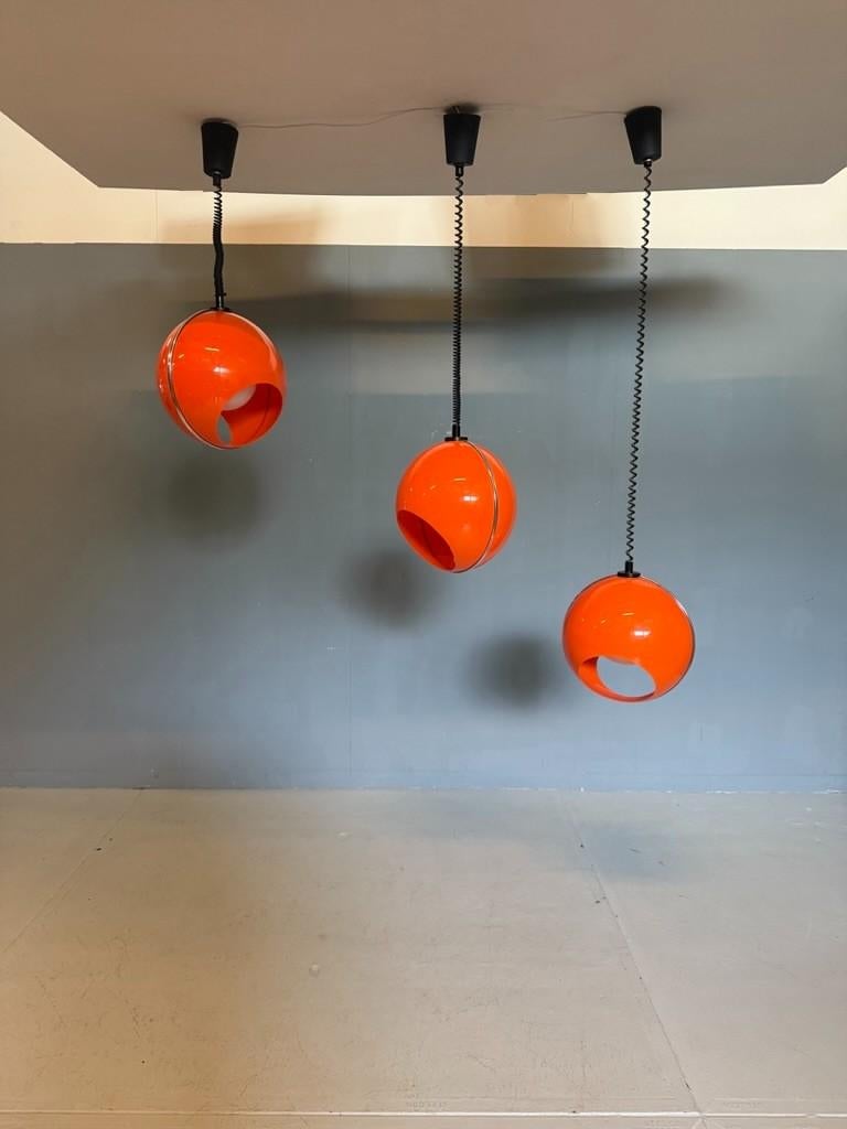 Stunning, very rare Space Age Bug Eye adjustable hanglamps. Something really special this unique set of three Mid-Century beauty's. Beautiful oranje with a white globe and black and chrome accents. The orange ball is acrylic and the inner white